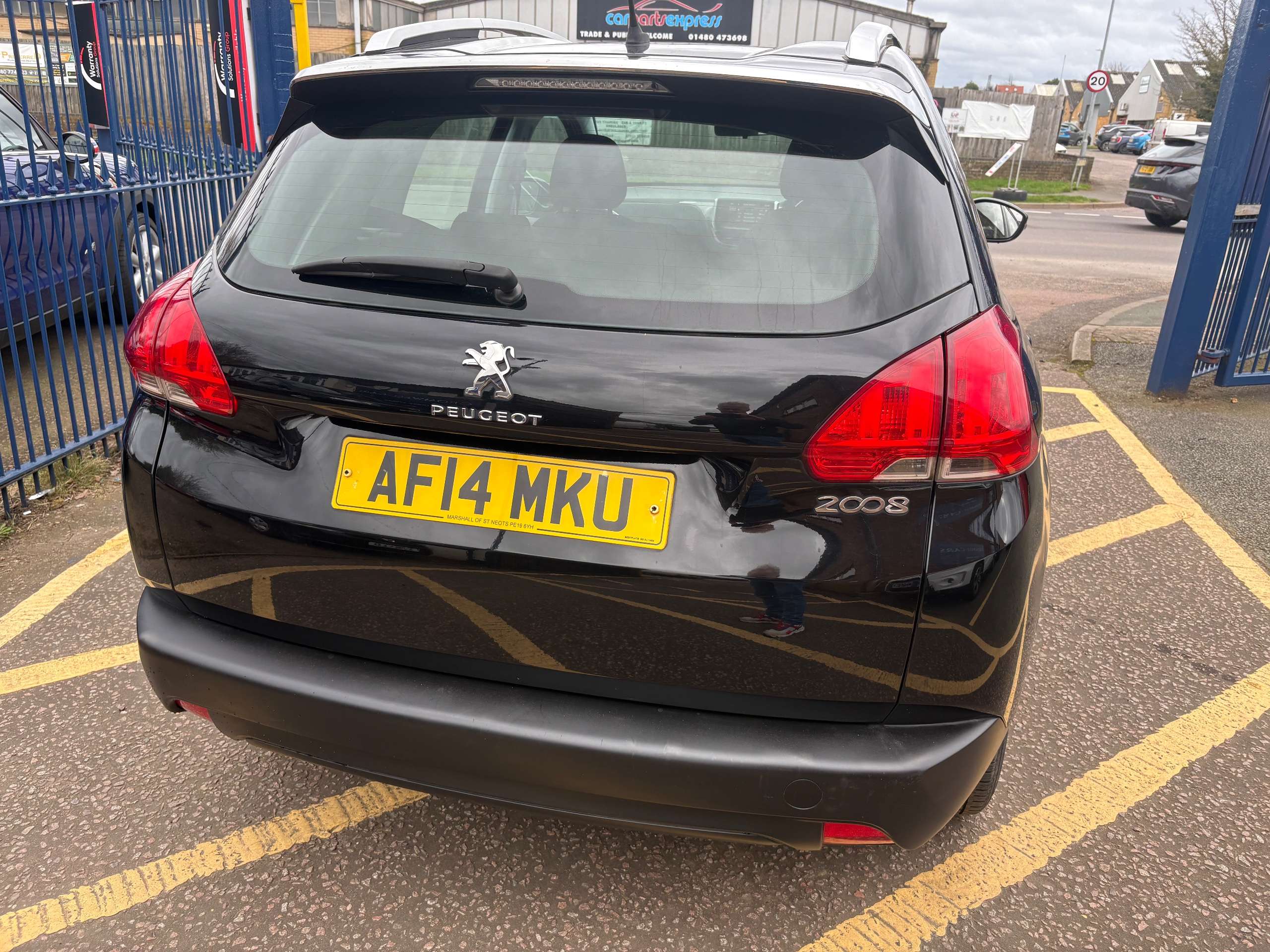 2014 PEUGEOT 2008 2014 PEUGEOT 2008