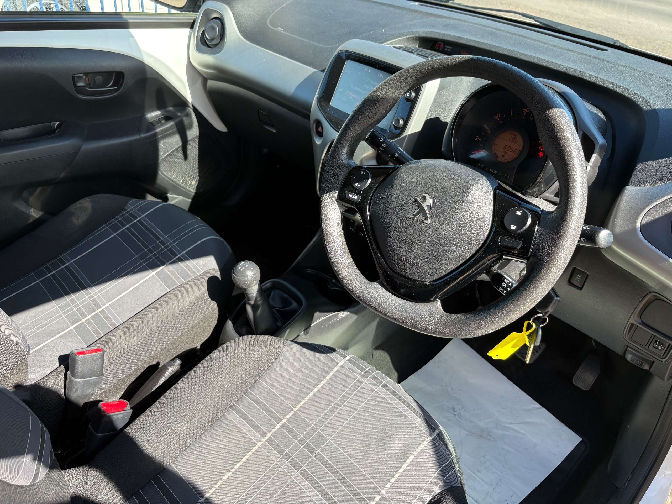 2017 PEUGEOT 108 2017 PEUGEOT 108