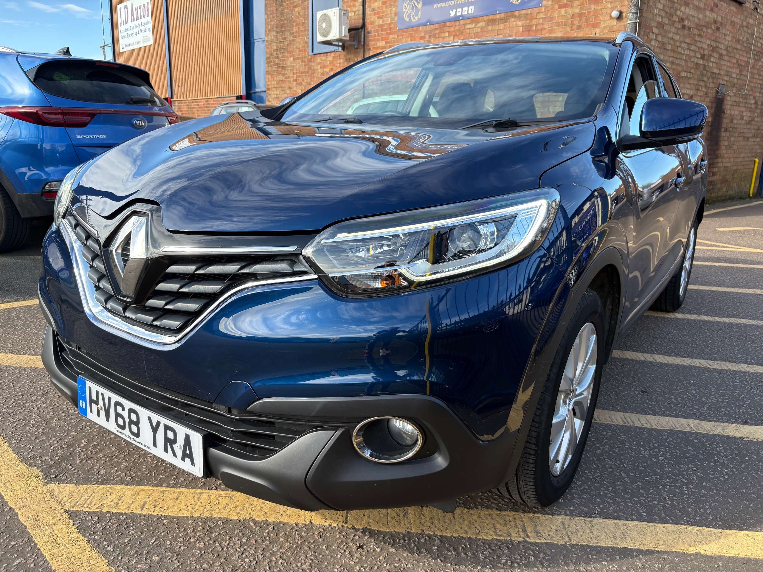 A 2018 RENAULT KADJAR (68 plate) 1.3 TCe Dynamique Nav SUV 5dr Petrol Manual Euro 6 (s/s) (140 ps) A 2018 RENAULT KADJAR (68 plate) 1.3 TCe Dynamique Nav SUV 5dr Petrol Manual Euro 6 (s/s) (140 ps)
