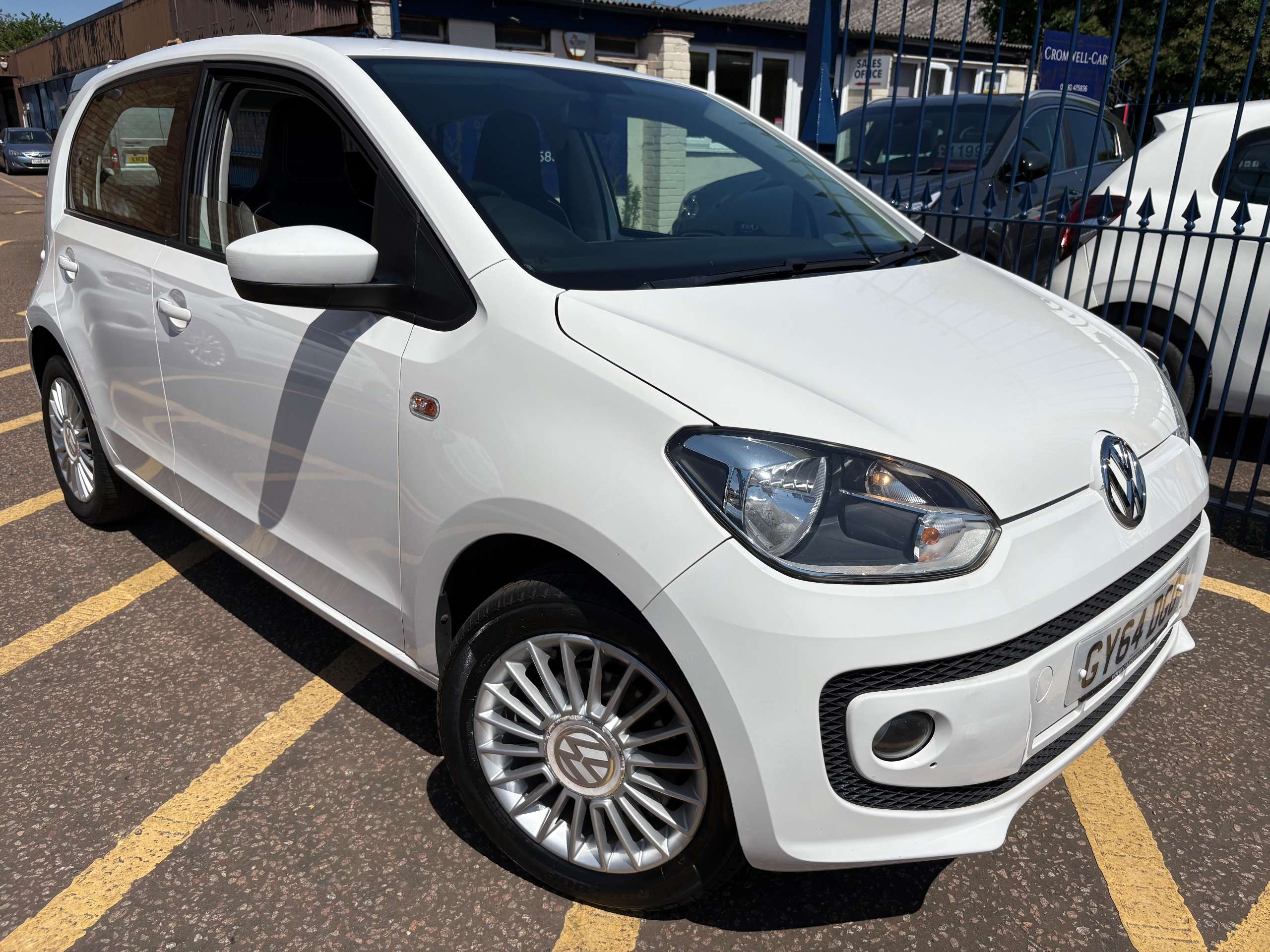 A 2014 VOLKSWAGEN UP! 1.0 High UP Hatchback 5 Door (75 ps) A 2014 VOLKSWAGEN UP! 1.0 High UP Hatchback 5 Door (75 ps)