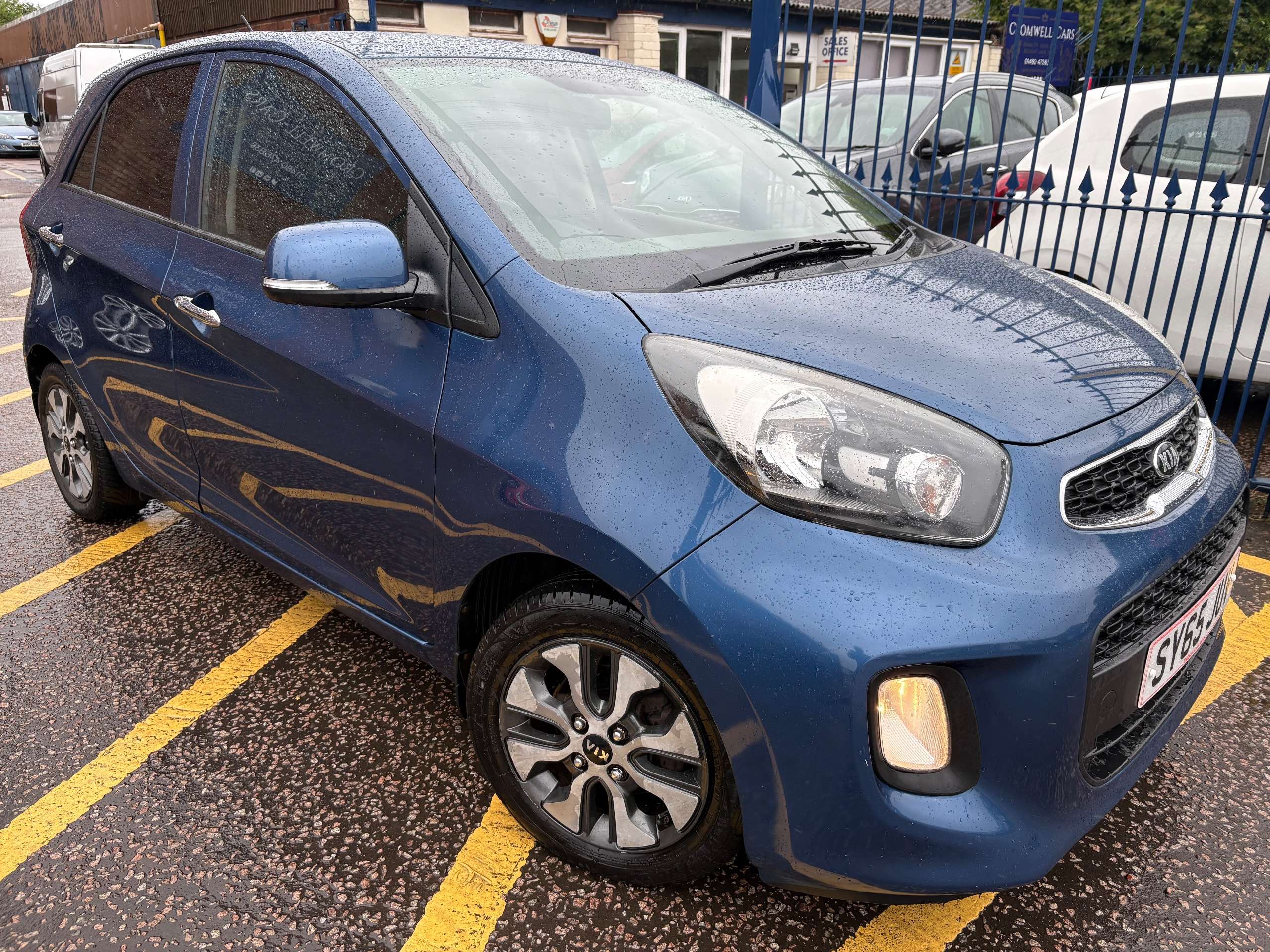 A 2015 KIA PICANTO 1.0 EcoDynamics 2 Hatchback 5dr Petrol Manual Euro 5 (s/s) (68 bhp) A 2015 KIA PICANTO 1.0 EcoDynamics 2 Hatchback 5dr Petrol Manual Euro 5 (s/s) (68 bhp)