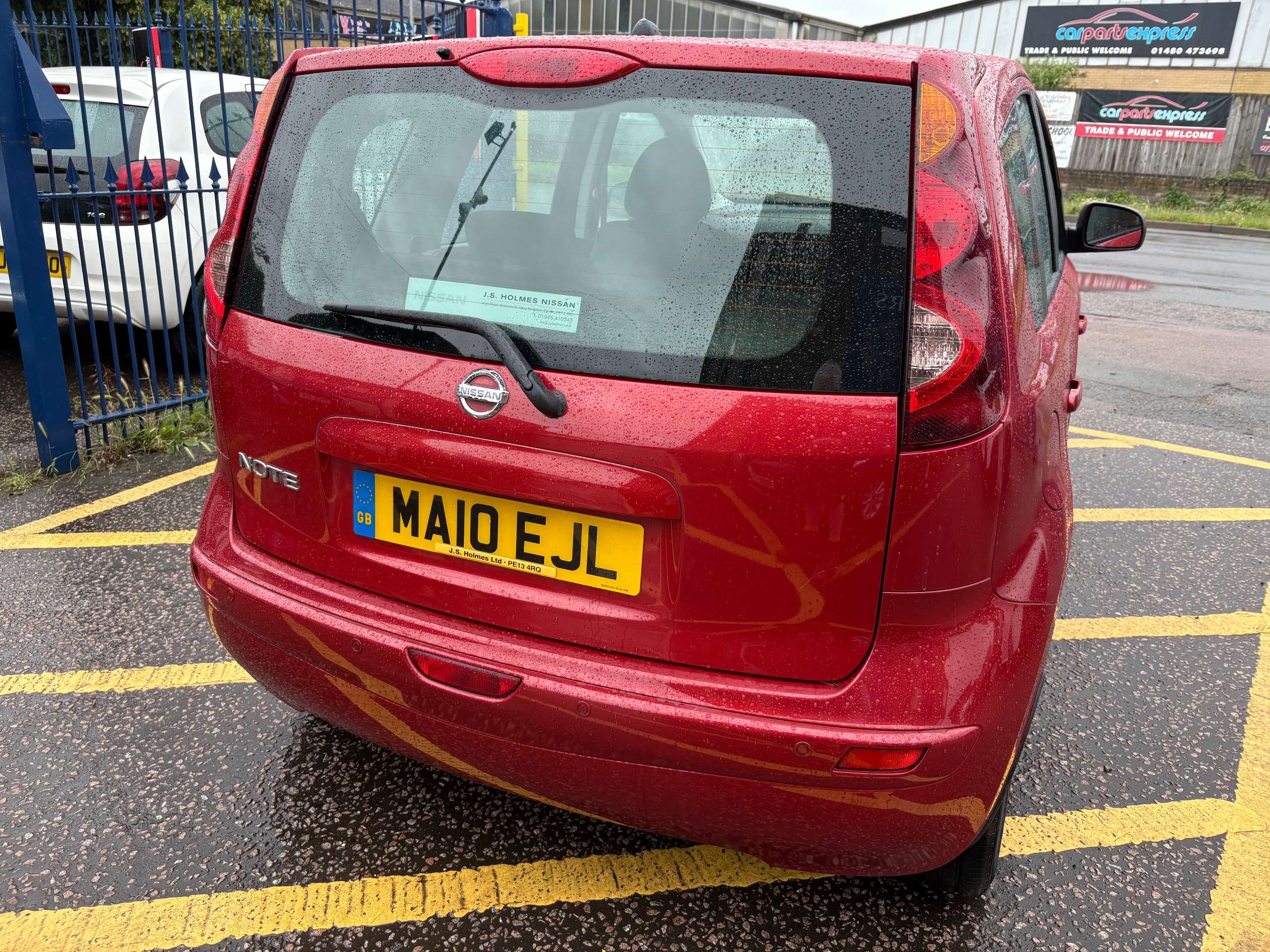A 2010 NISSAN NOTE 1.6 16V Acenta Hatchback 5 Door Automatic (110 ps) A 2010 NISSAN NOTE 1.6 16V Acenta Hatchback 5 Door Automatic (110 ps)