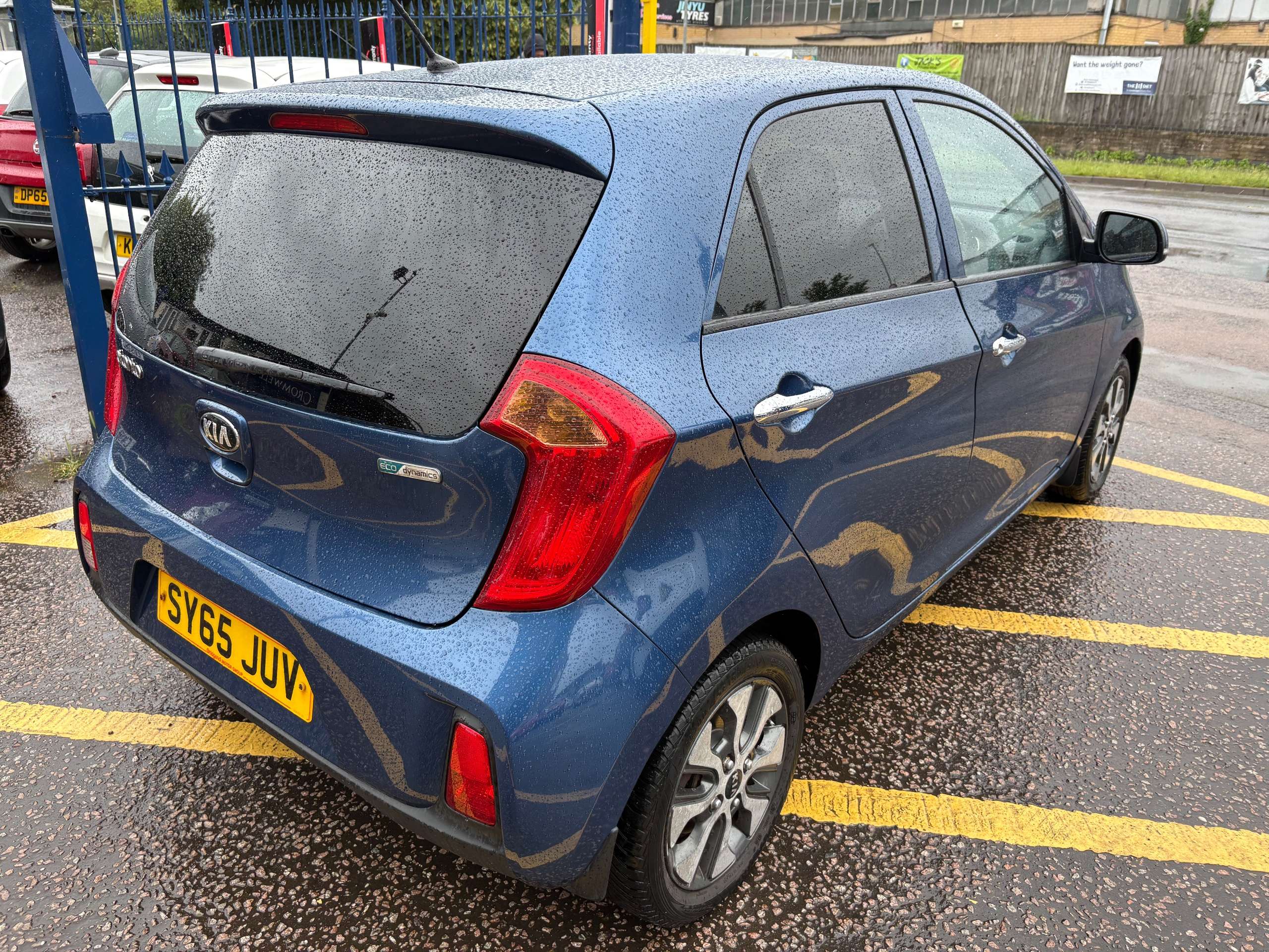 A 2015 KIA PICANTO 1.0 EcoDynamics 2 Hatchback 5dr Petrol Manual Euro 5 (s/s) (68 bhp) A 2015 KIA PICANTO 1.0 EcoDynamics 2 Hatchback 5dr Petrol Manual Euro 5 (s/s) (68 bhp)