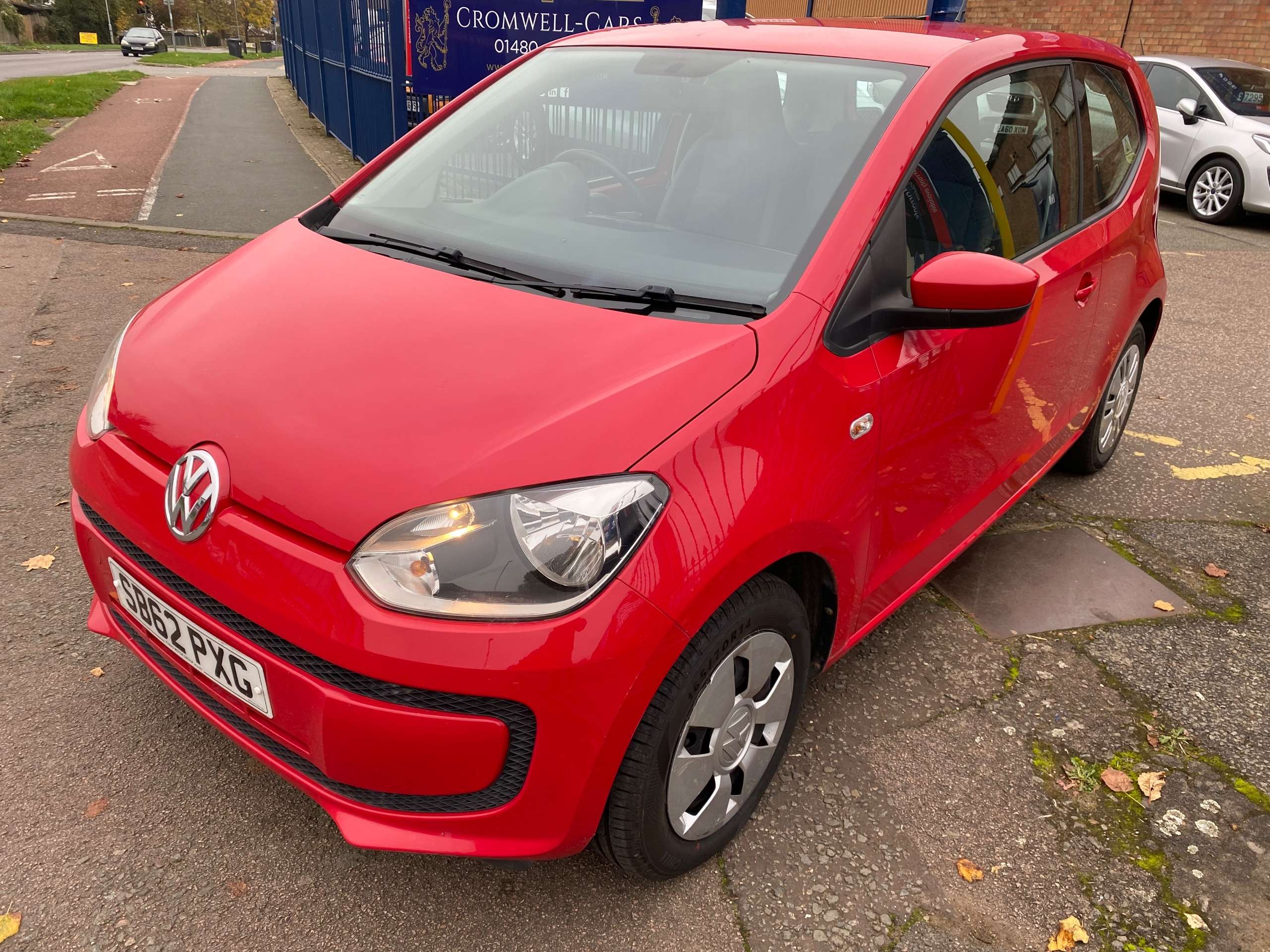 A 2013 VOLKSWAGEN UP 1.0 Move Up 3dr A 2013 VOLKSWAGEN UP 1.0 Move Up 3dr