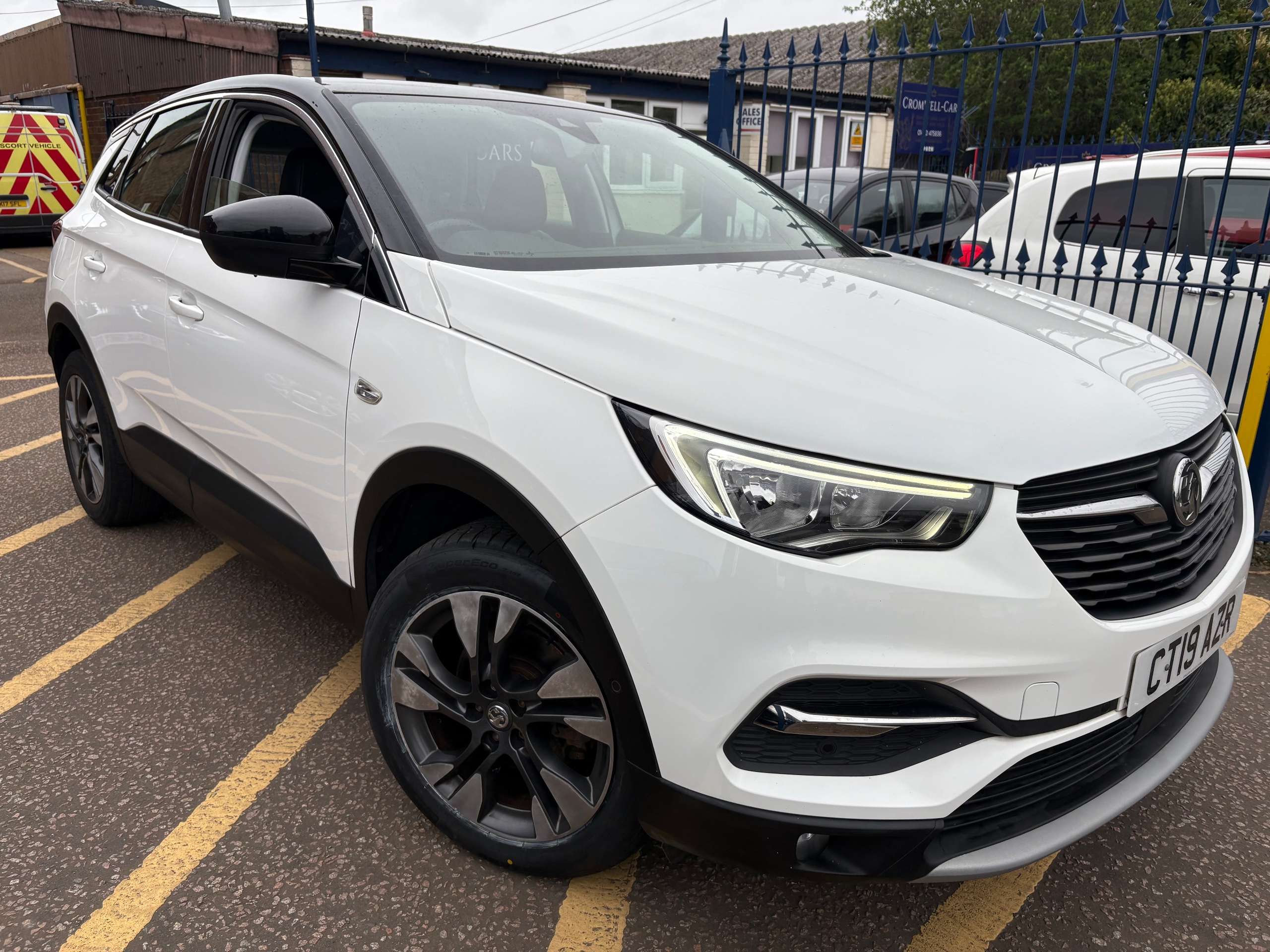 A 2019 VAUXHALL GRANDLAND X 1.2 Turbo Sport Nav SUV 5 Door (130 ps) A 2019 VAUXHALL GRANDLAND X 1.2 Turbo Sport Nav SUV 5 Door (130 ps)