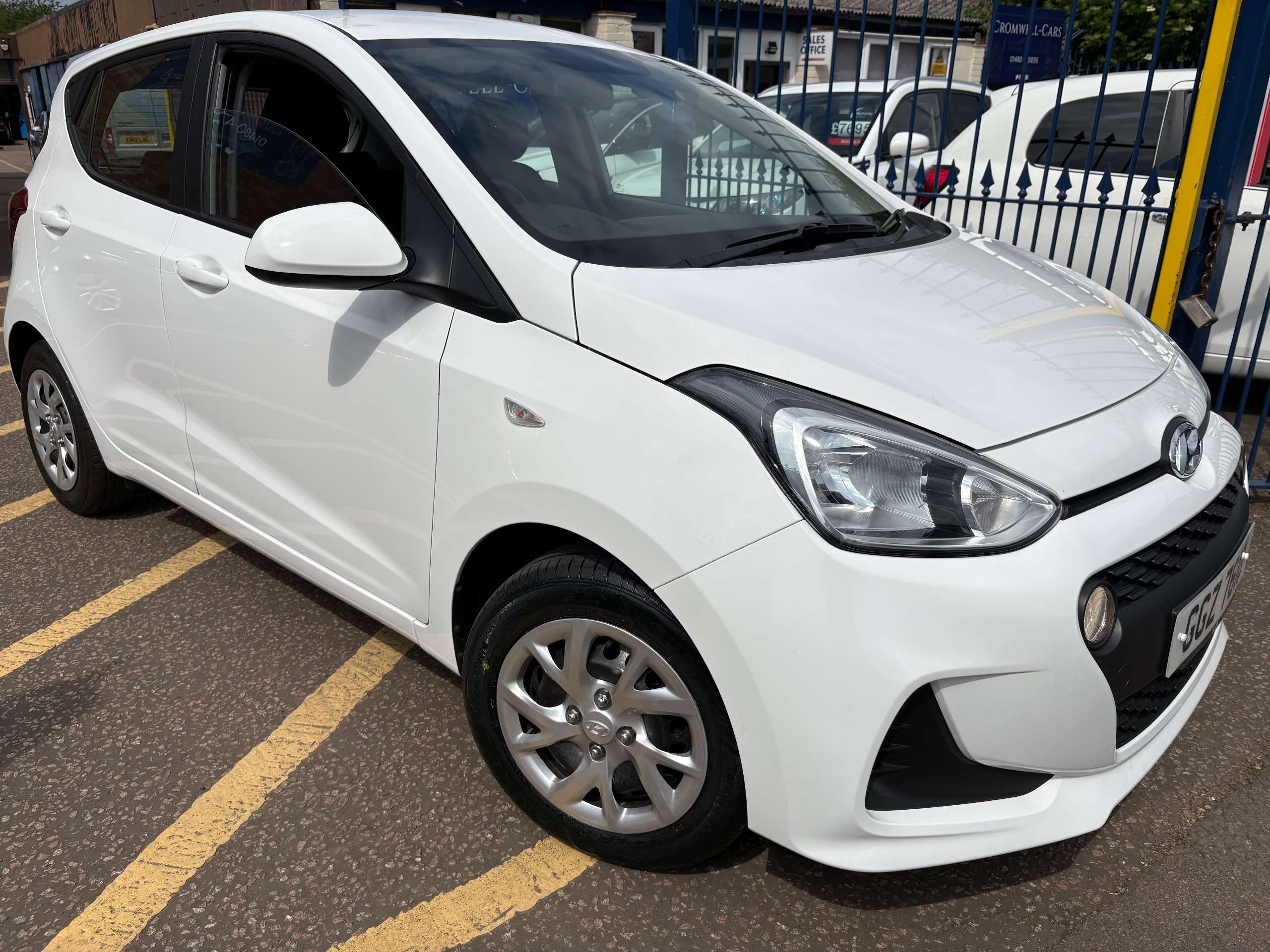 A 2017 HYUNDAI I10 1.0 SE Hatchback 5dr Petrol Manual Euro 6 (66 ps) A 2017 HYUNDAI I10 1.0 SE Hatchback 5dr Petrol Manual Euro 6 (66 ps)