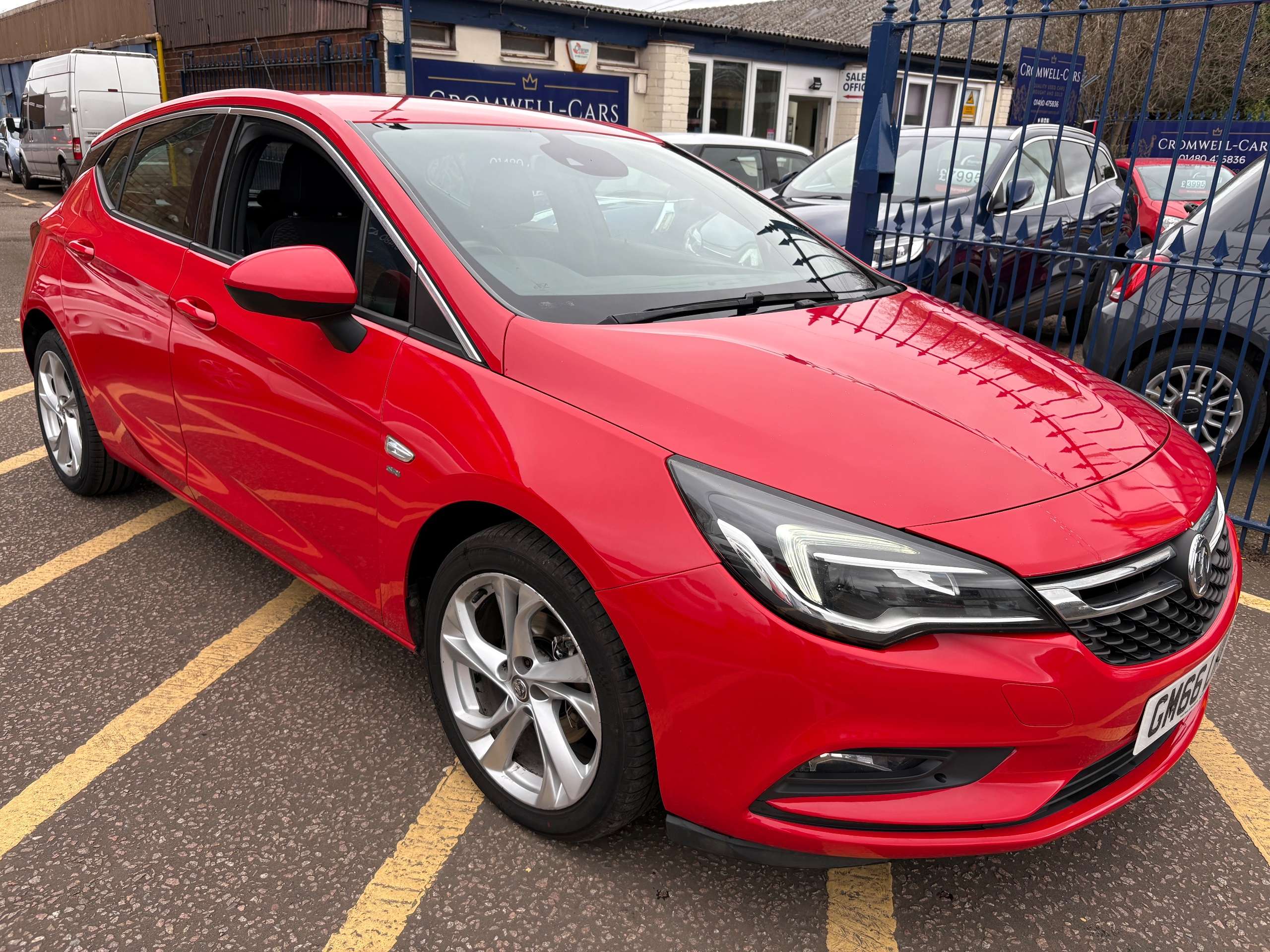 A 2017 VAUXHALL ASTRA 1.4i Turbo SRi Hatchback 5dr Petrol Manual Euro 6 (150 ps) A 2017 VAUXHALL ASTRA 1.4i Turbo SRi Hatchback 5dr Petrol Manual Euro 6 (150 ps)