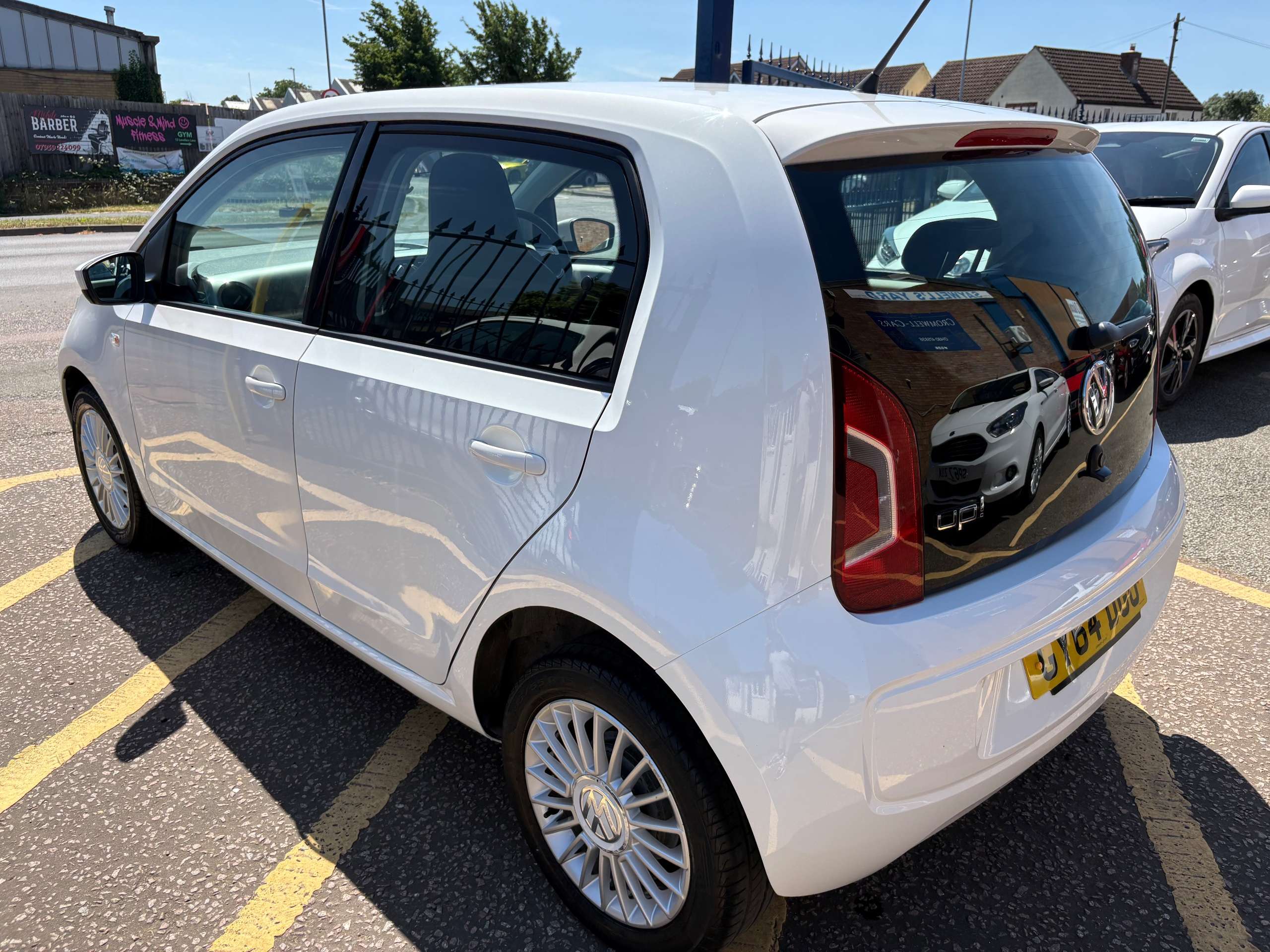 A 2014 VOLKSWAGEN UP! 1.0 High UP Hatchback 5 Door (75 ps) A 2014 VOLKSWAGEN UP! 1.0 High UP Hatchback 5 Door (75 ps)
