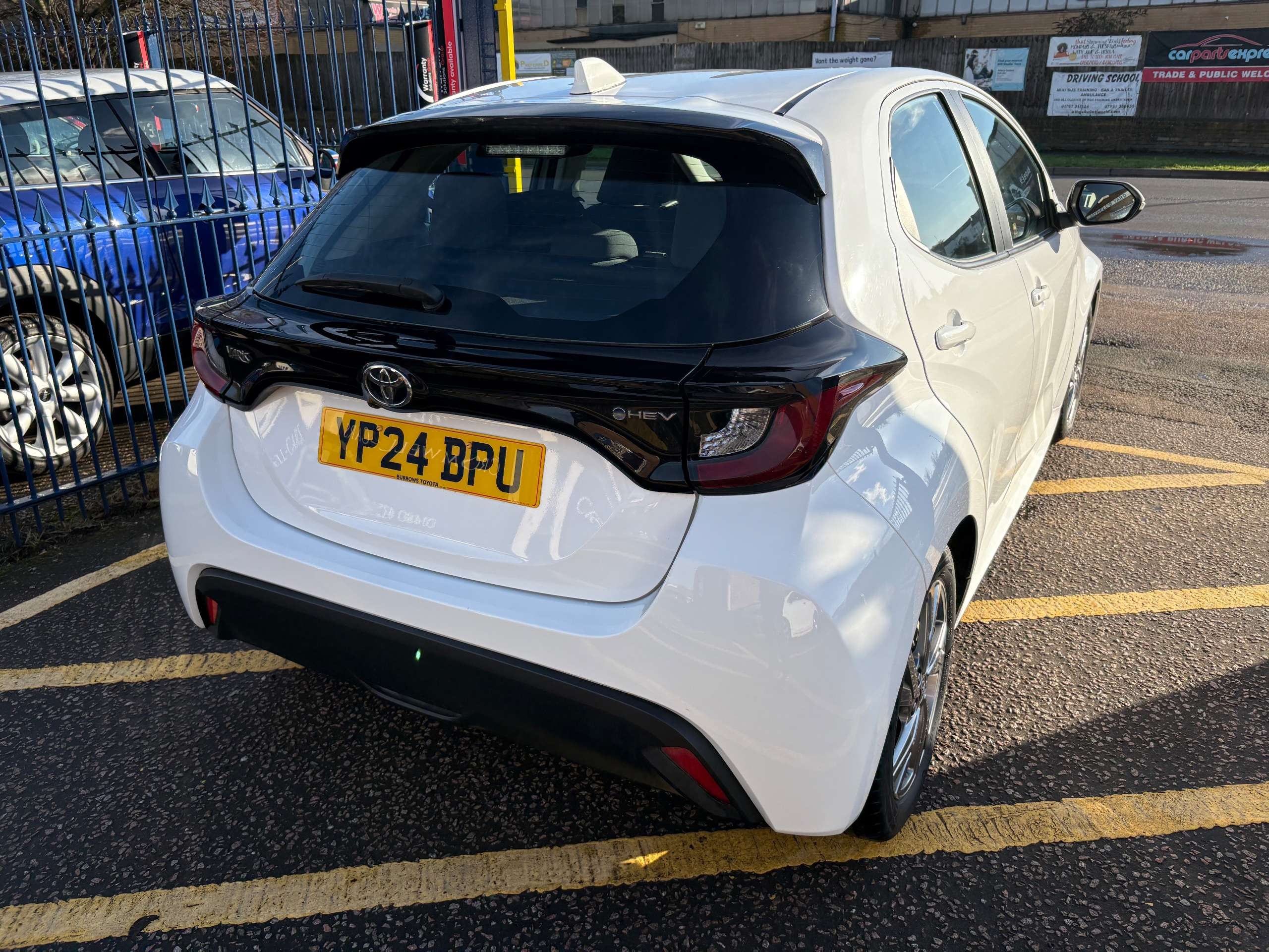 A 2024 TOYOTA YARIS 1.5 VVT-h Icon Hatchback 5dr Petrol Hybrid Automatic A 2024 TOYOTA YARIS 1.5 VVT-h Icon Hatchback 5dr Petrol Hybrid Automatic