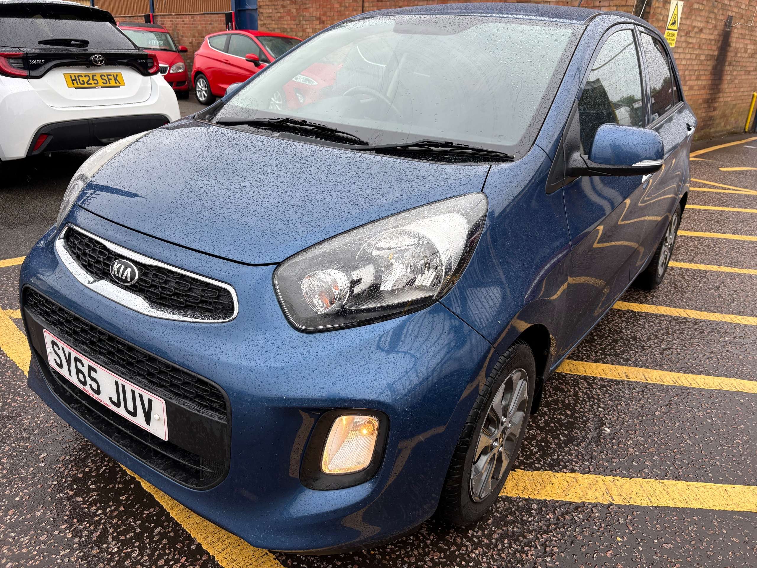A 2015 KIA PICANTO 1.0 EcoDynamics 2 Hatchback 5dr Petrol Manual Euro 5 (s/s) (68 bhp) A 2015 KIA PICANTO 1.0 EcoDynamics 2 Hatchback 5dr Petrol Manual Euro 5 (s/s) (68 bhp)