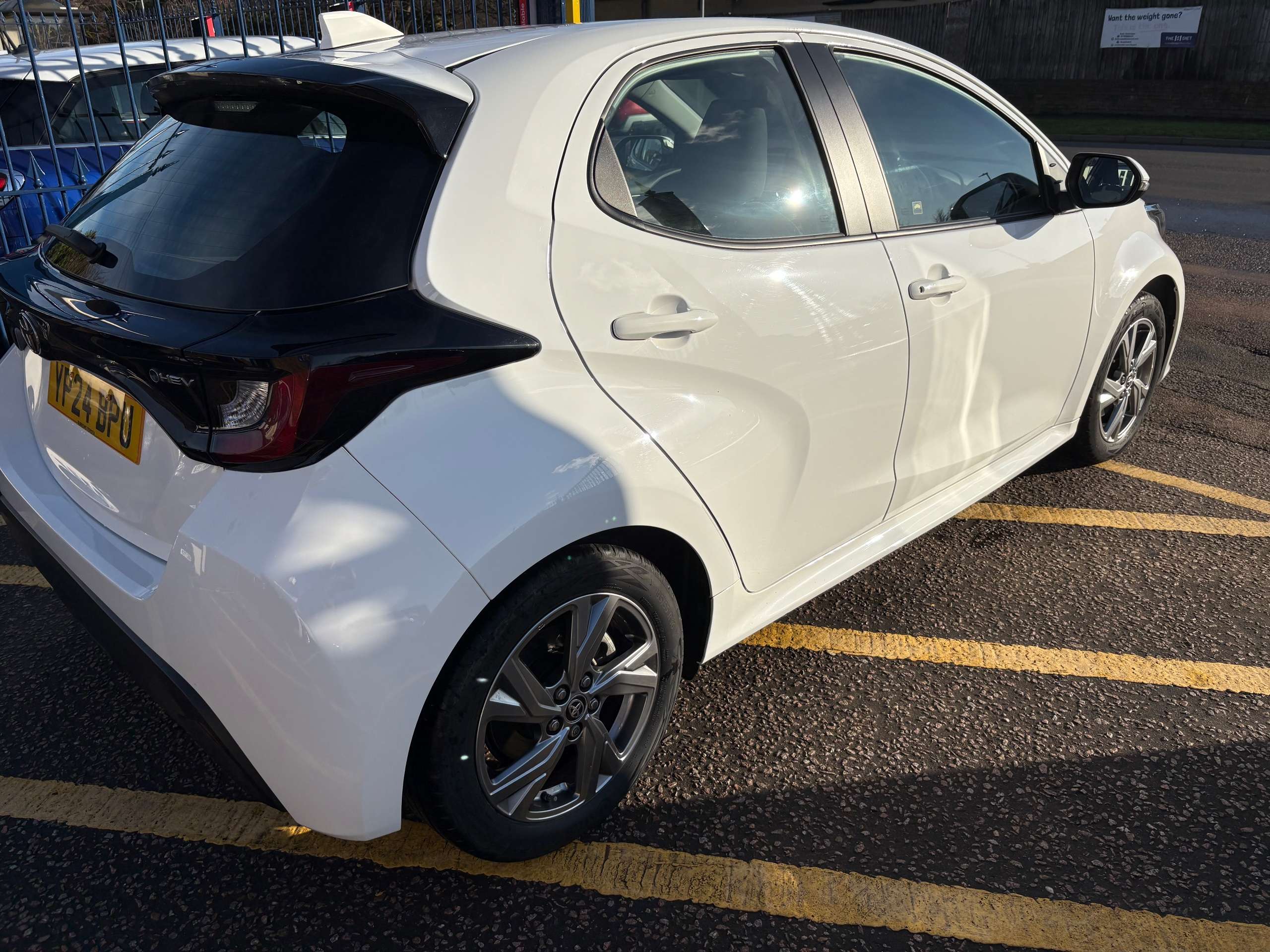 A 2024 TOYOTA YARIS 1.5 VVT-h Icon Hatchback 5dr Petrol Hybrid Automatic A 2024 TOYOTA YARIS 1.5 VVT-h Icon Hatchback 5dr Petrol Hybrid Automatic