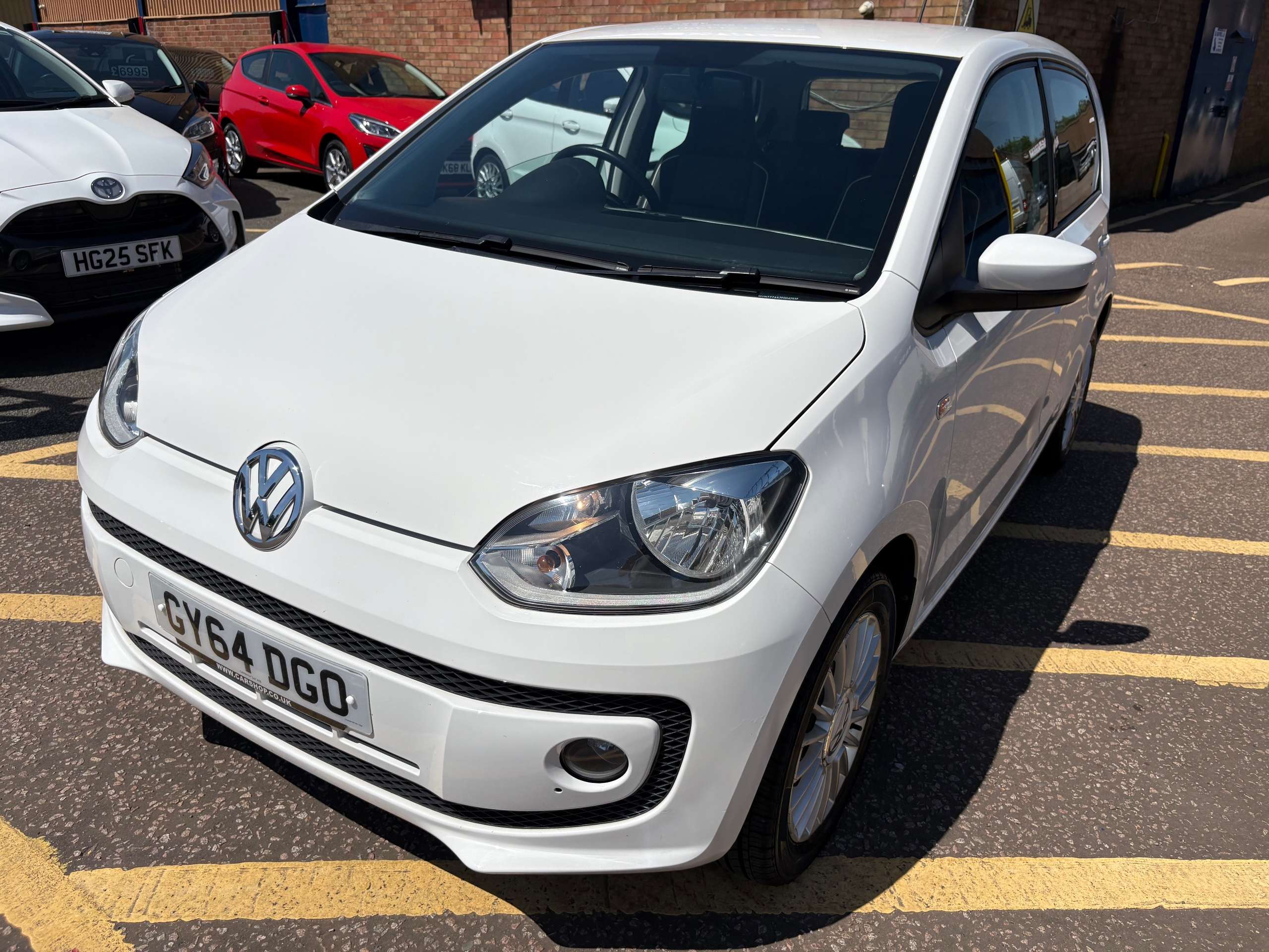 A 2014 VOLKSWAGEN UP! 1.0 High UP Hatchback 5 Door (75 ps) A 2014 VOLKSWAGEN UP! 1.0 High UP Hatchback 5 Door (75 ps)
