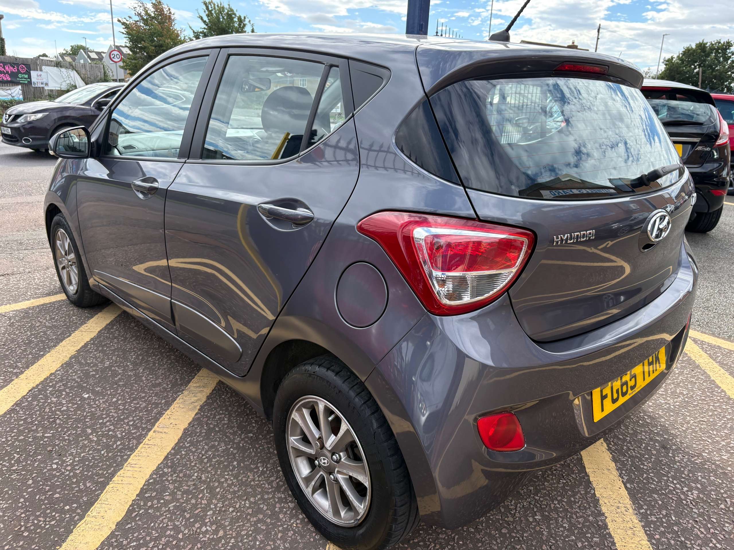 A 2015 HYUNDAI I10 (65 plate) 1.0 Premium Hatchback 5 Door - 20 Road Tax A 2015 HYUNDAI I10 (65 plate) 1.0 Premium Hatchback 5 Door - 20 Road Tax