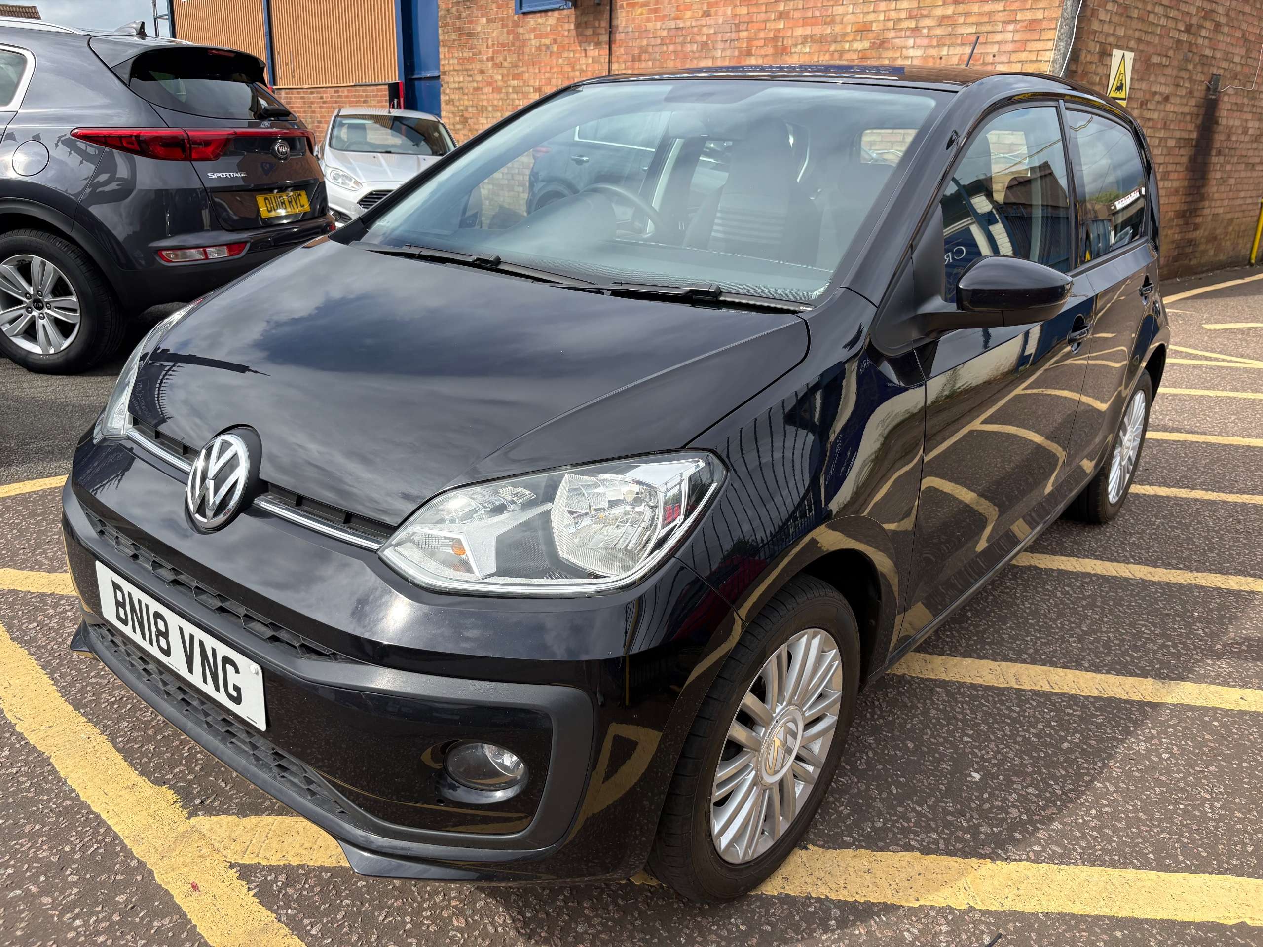 A 2018 VOLKSWAGEN UP! 1.0 Move up! Hatchback 5 Door / One Owner A 2018 VOLKSWAGEN UP! 1.0 Move up! Hatchback 5 Door / One Owner