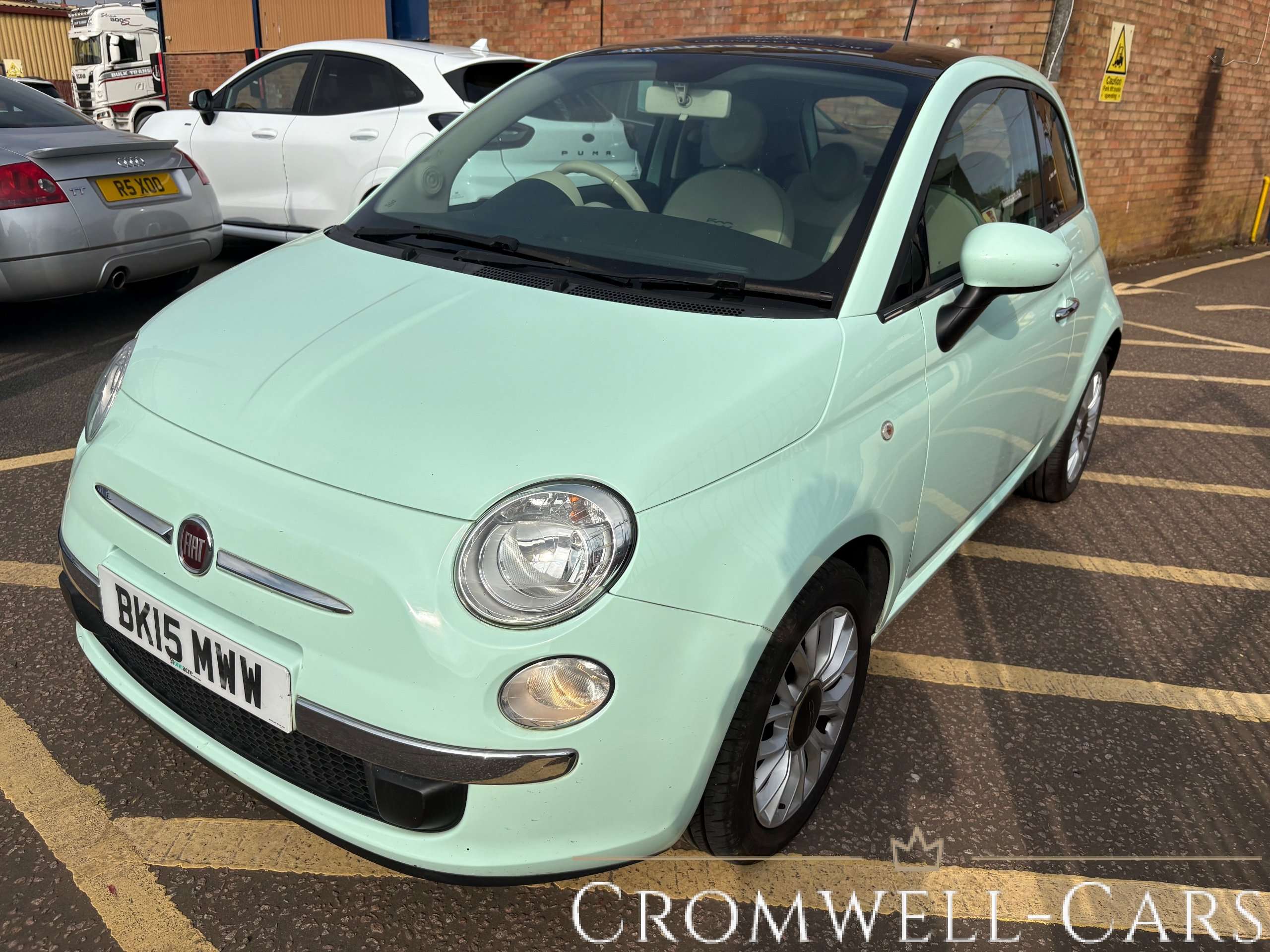 A 2015 FIAT 500 1.2 Lounge Hatchback 3dr Petrol Manual Euro 6 (s/s) (69 bhp) A 2015 FIAT 500 1.2 Lounge Hatchback 3dr Petrol Manual Euro 6 (s/s) (69 bhp)