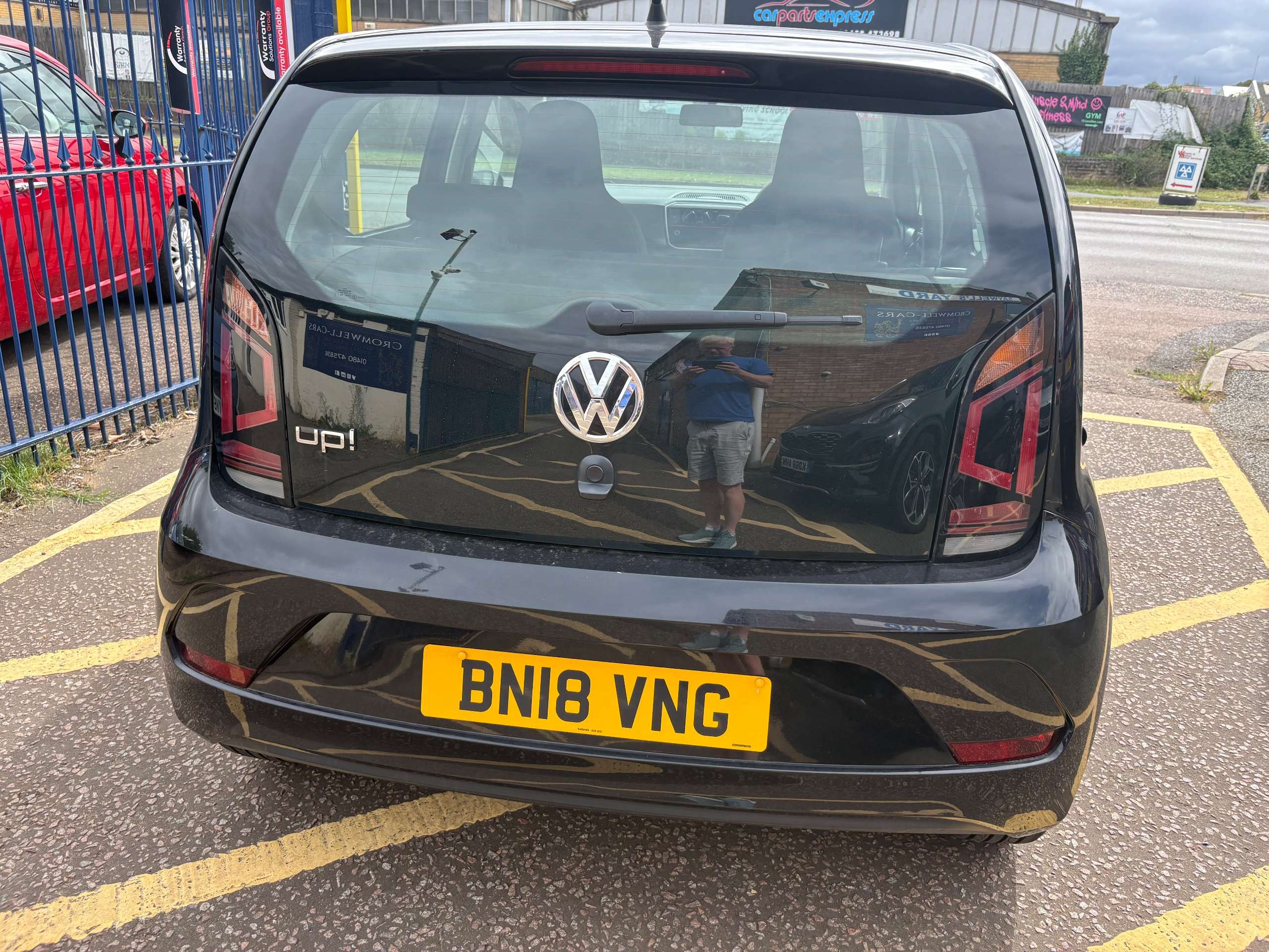 A 2018 VOLKSWAGEN UP! 1.0 Move up! Hatchback 5 Door / One Owner A 2018 VOLKSWAGEN UP! 1.0 Move up! Hatchback 5 Door / One Owner
