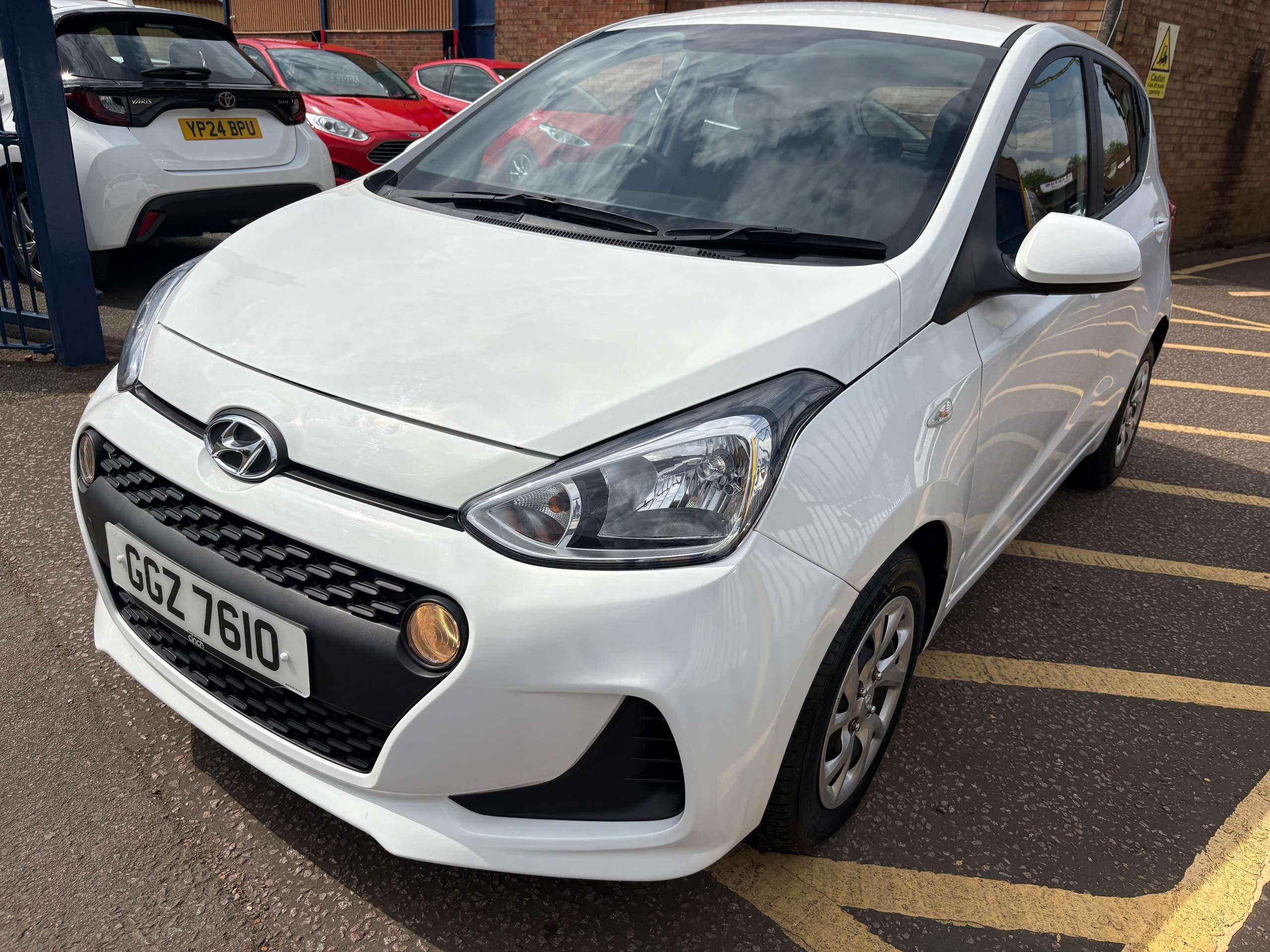 A 2017 HYUNDAI I10 1.0 SE Hatchback 5dr Petrol Manual Euro 6 (66 ps) A 2017 HYUNDAI I10 1.0 SE Hatchback 5dr Petrol Manual Euro 6 (66 ps)