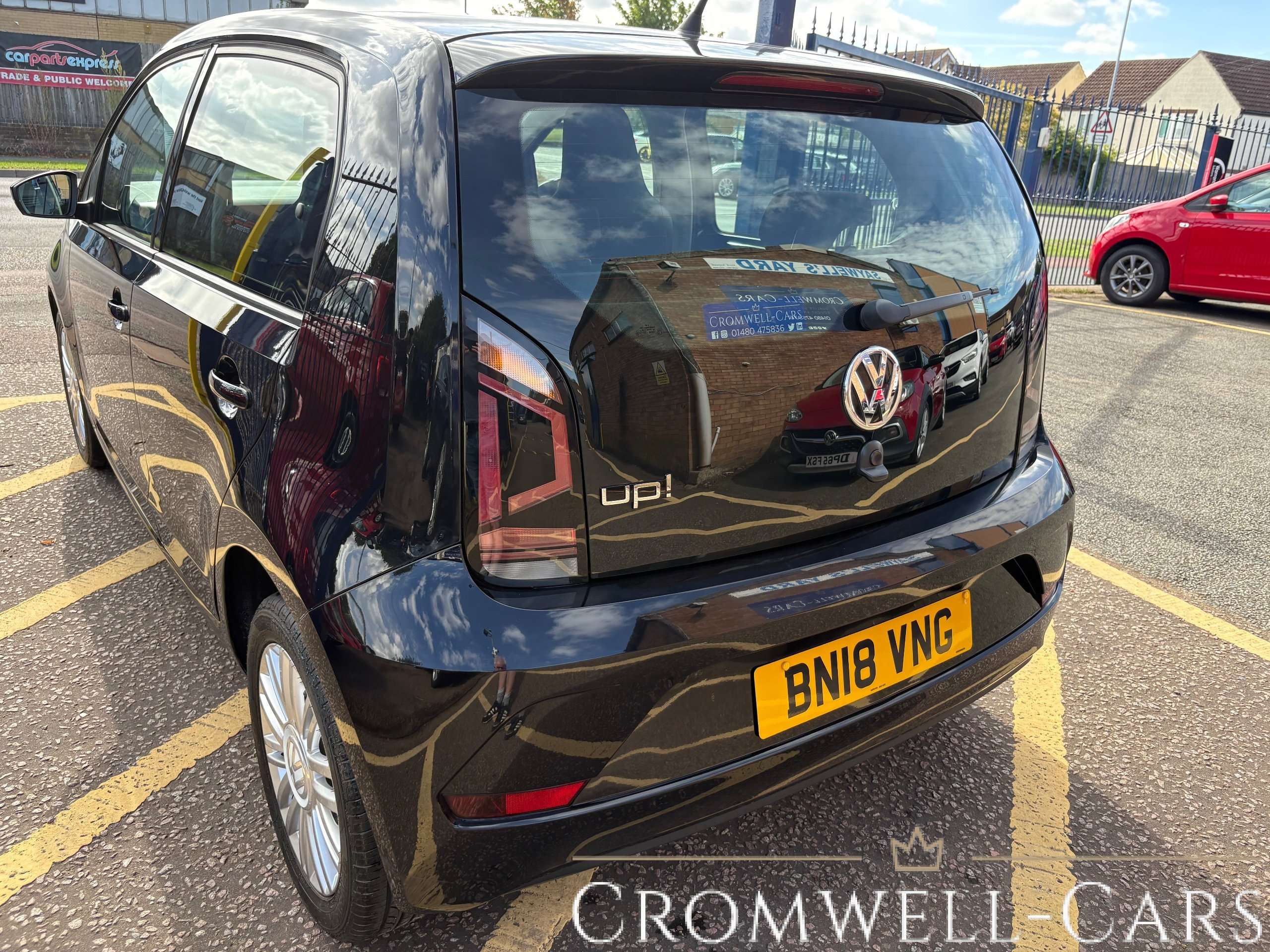 A 2018 VOLKSWAGEN UP! 1.0 Move up! Hatchback 5 Door / One Owner A 2018 VOLKSWAGEN UP! 1.0 Move up! Hatchback 5 Door / One Owner