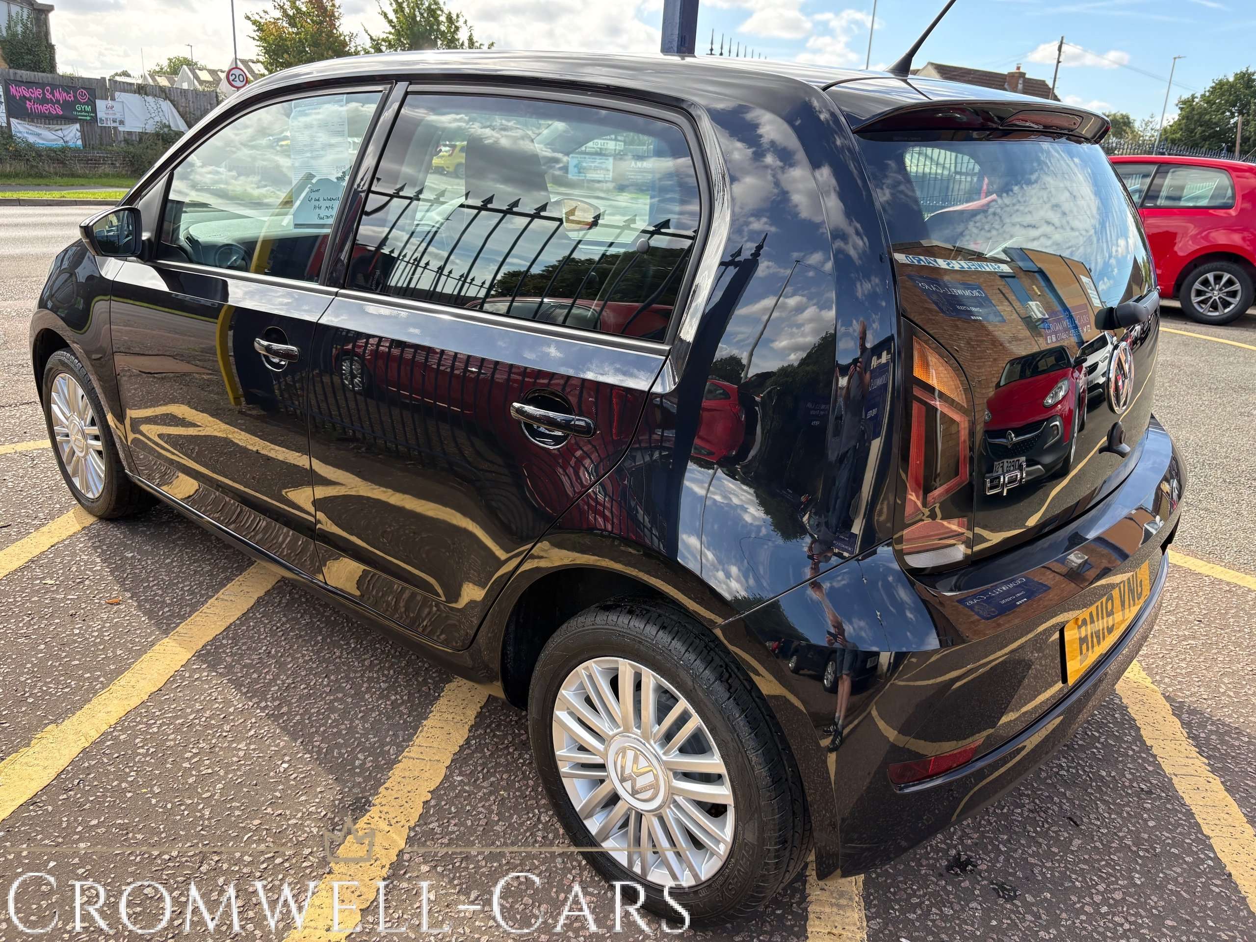 A 2018 VOLKSWAGEN UP! 1.0 Move up! Hatchback 5 Door / One Owner A 2018 VOLKSWAGEN UP! 1.0 Move up! Hatchback 5 Door / One Owner