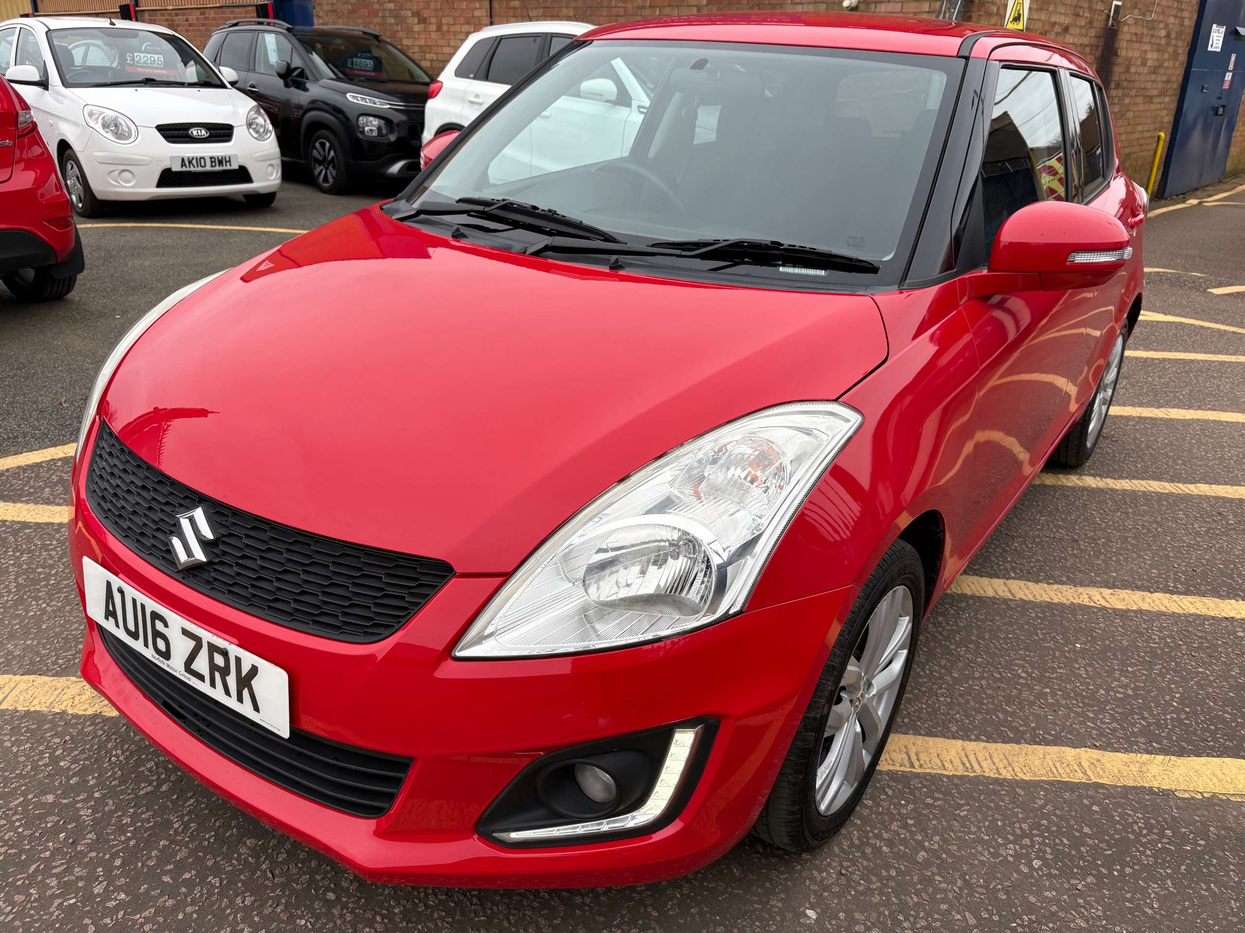 A 2016 SUZUKI SWIFT 1.2 SZ4 Hatchback 5 Door - 35 Tax - One Owner - Sat Nav A 2016 SUZUKI SWIFT 1.2 SZ4 Hatchback 5 Door - 35 Tax - One Owner - Sat Nav