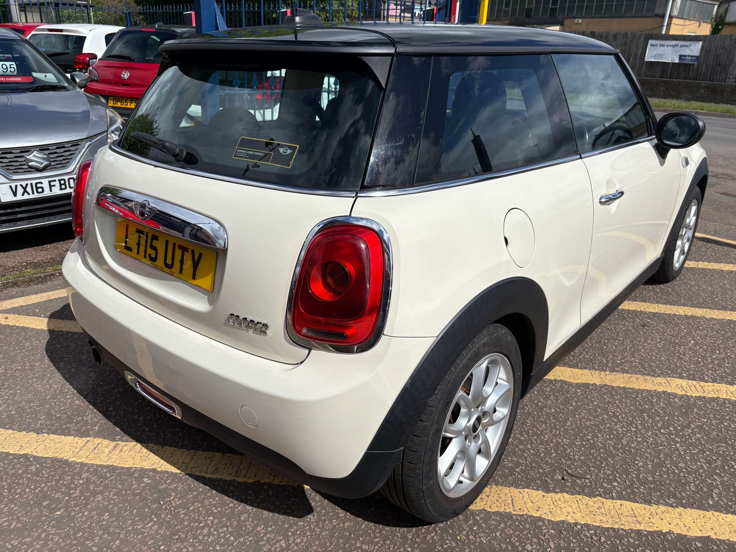 A 2015 MINI HATCH 1.5 Cooper Hatchback 3dr (136 ps) - 20 Road Tax A 2015 MINI HATCH 1.5 Cooper Hatchback 3dr (136 ps) - 20 Road Tax