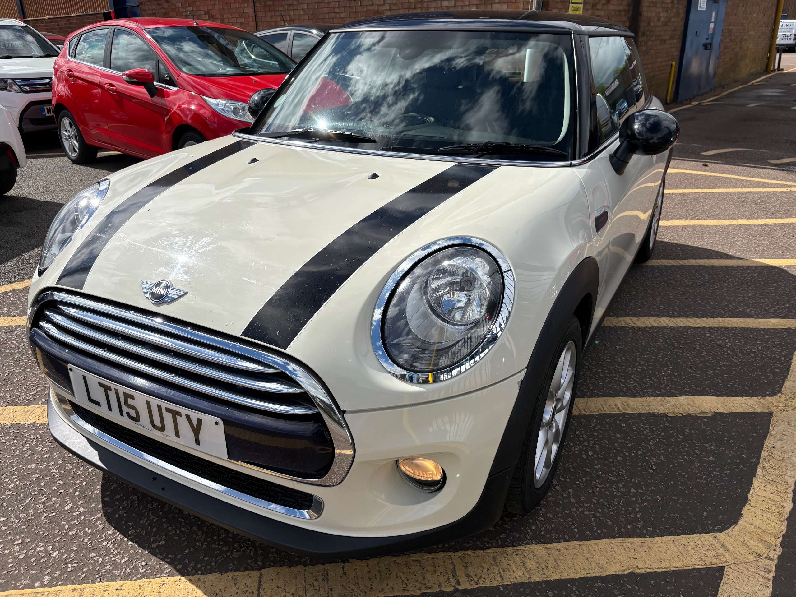 A 2015 MINI HATCH 1.5 Cooper Hatchback 3dr (136 ps) - 20 Road Tax A 2015 MINI HATCH 1.5 Cooper Hatchback 3dr (136 ps) - 20 Road Tax