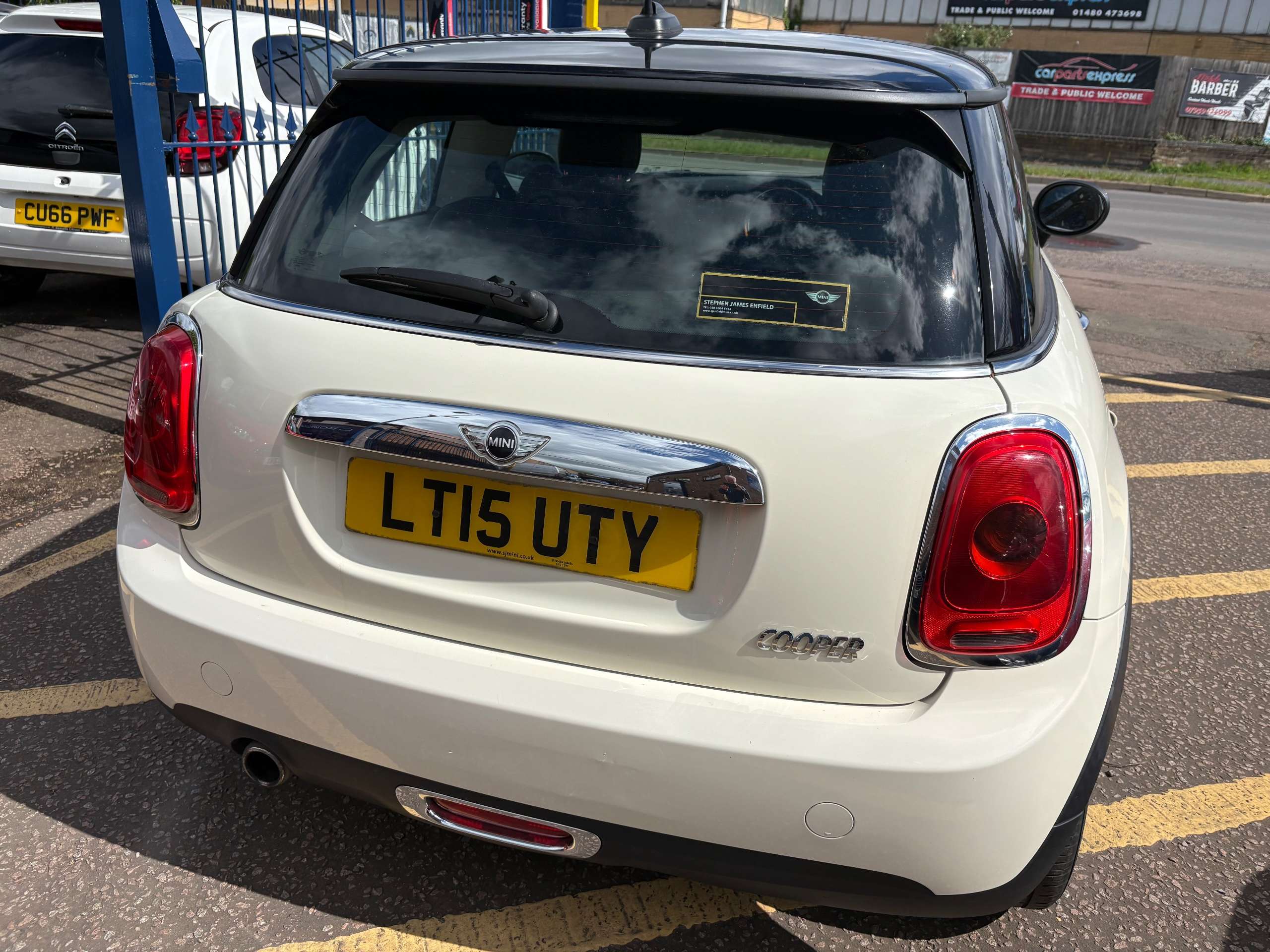 A 2015 MINI HATCH 1.5 Cooper Hatchback 3dr (136 ps) - 20 Road Tax A 2015 MINI HATCH 1.5 Cooper Hatchback 3dr (136 ps) - 20 Road Tax