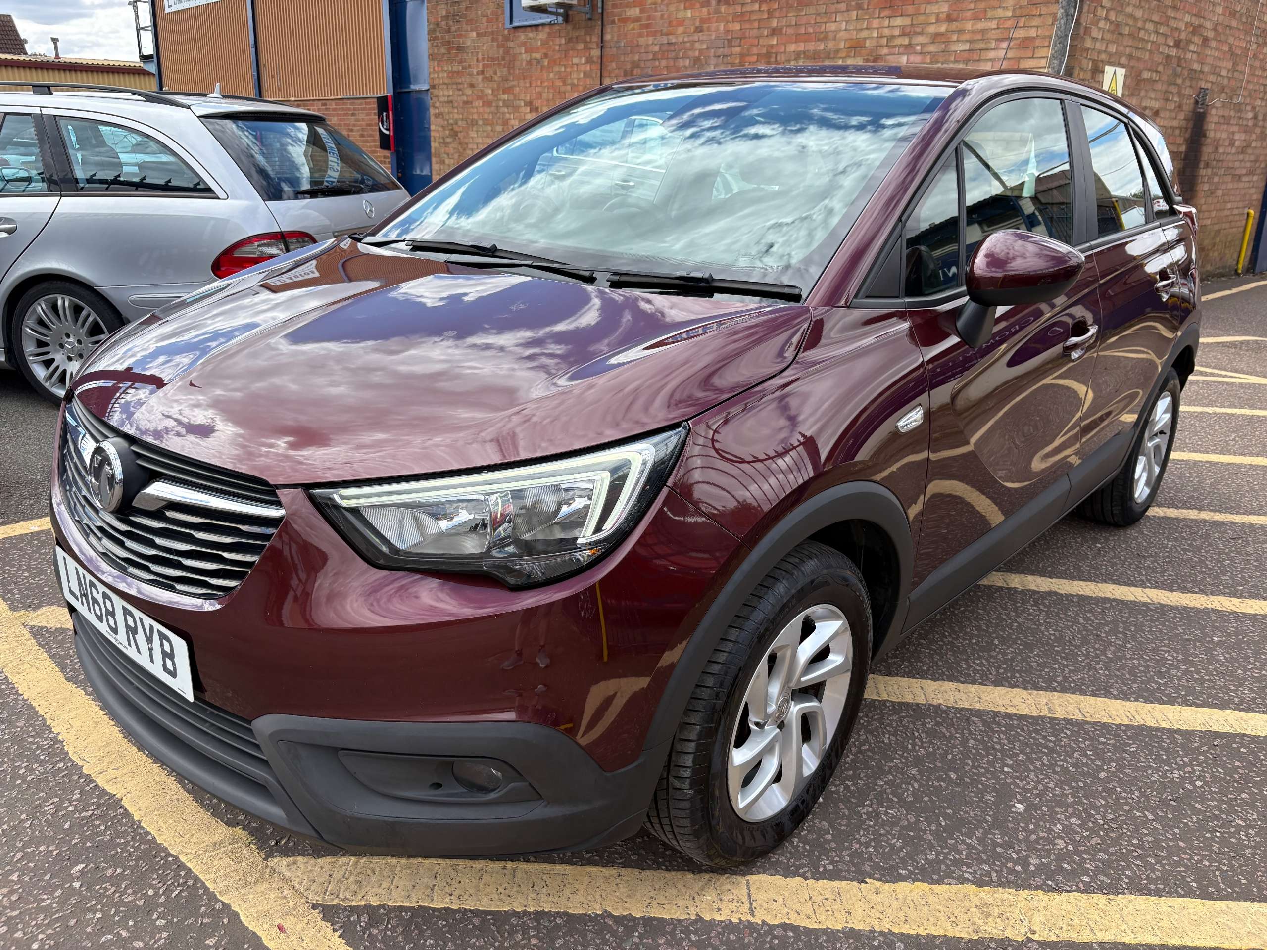A 2018 VAUXHALL CROSSLAND X (68 plate) 1.2 Turbo ecoTEC SE Nav SUV 5 Door (110 ps) A 2018 VAUXHALL CROSSLAND X (68 plate) 1.2 Turbo ecoTEC SE Nav SUV 5 Door (110 ps)