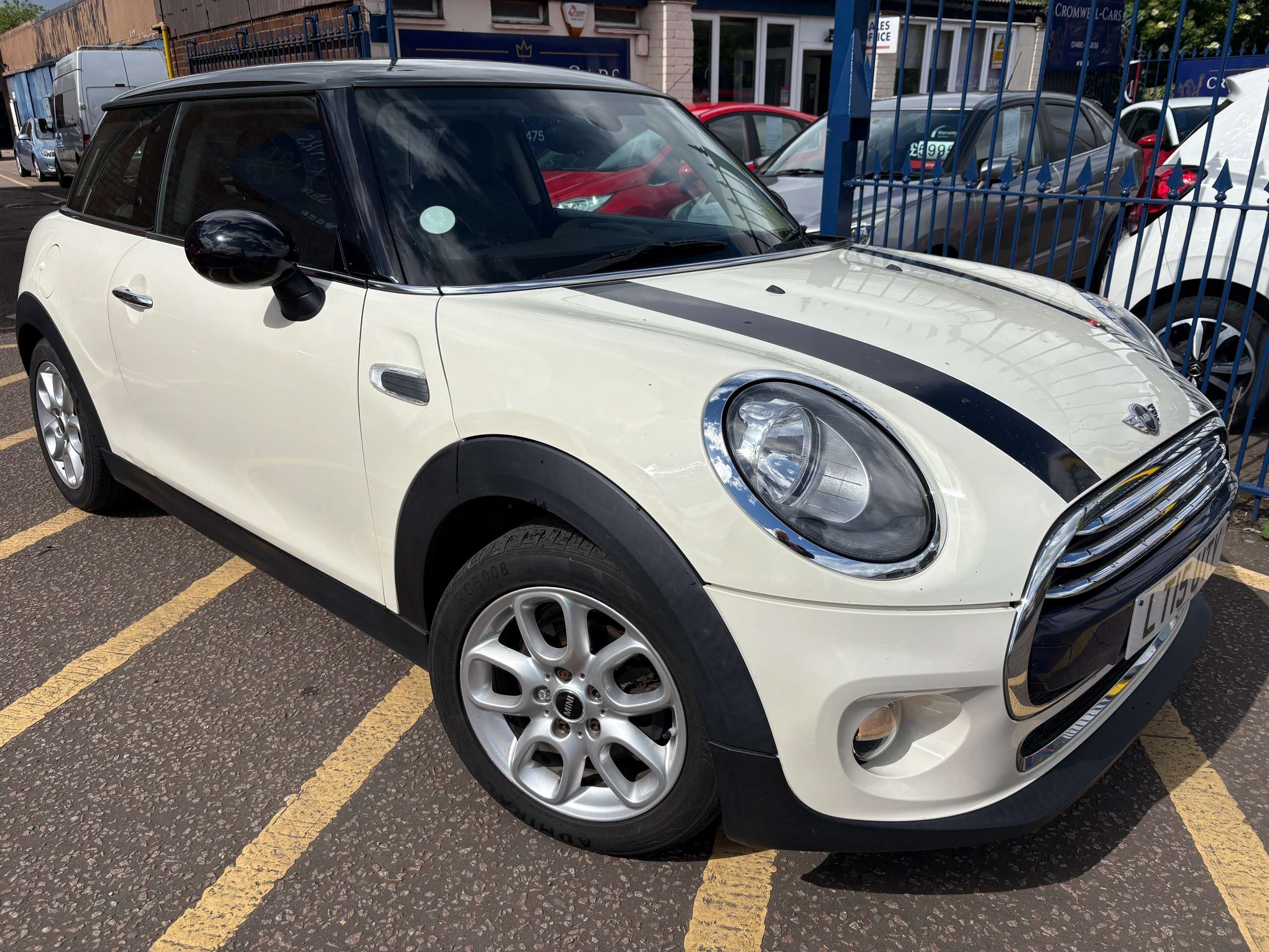 A 2015 MINI HATCH 1.5 Cooper Hatchback 3dr (136 ps) - 20 Road Tax A 2015 MINI HATCH 1.5 Cooper Hatchback 3dr (136 ps) - 20 Road Tax