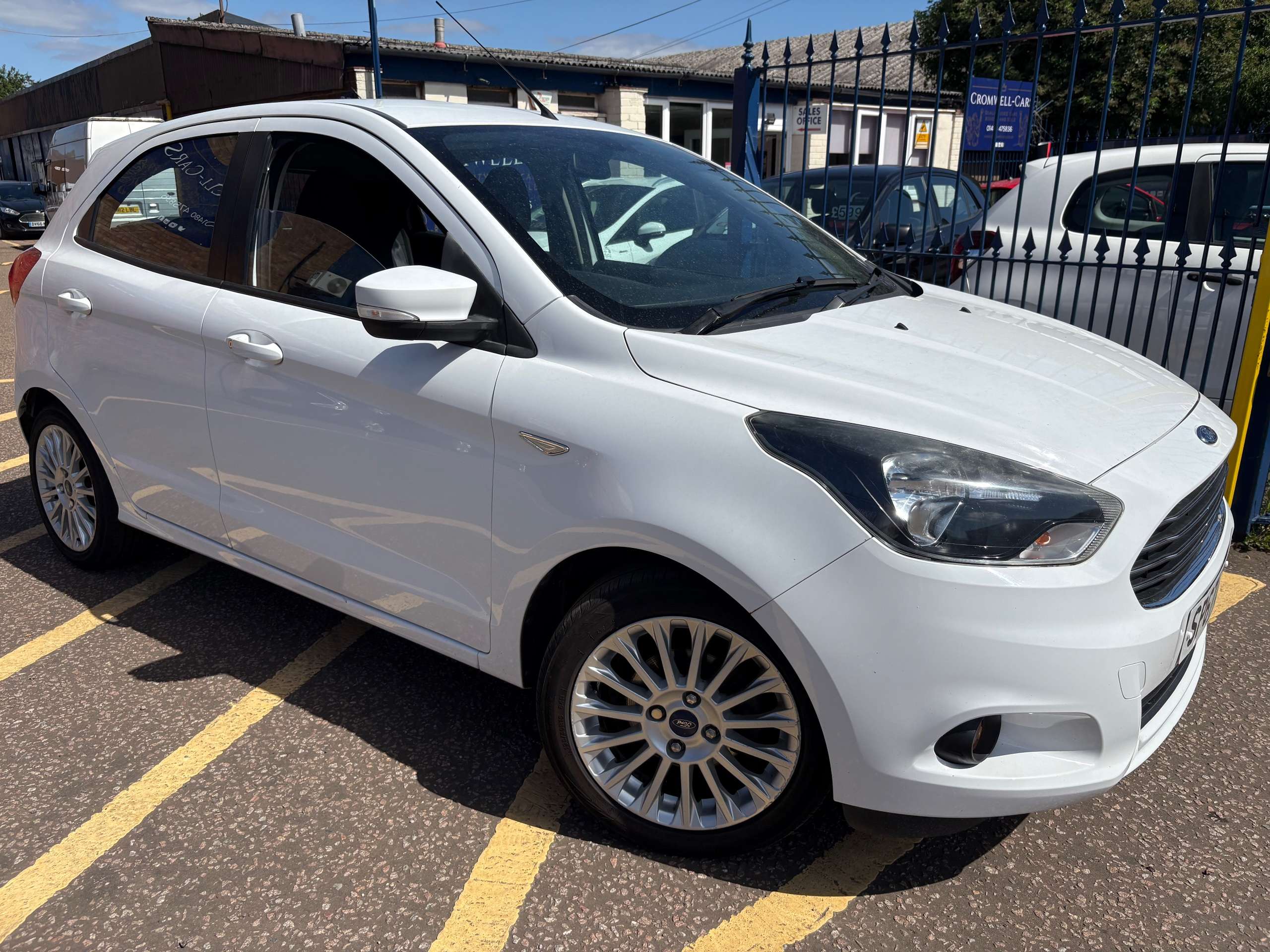 A 2017 FORD KA+ 1.2 Ti-VCT Zetec Hatchback 5 Door A 2017 FORD KA+ 1.2 Ti-VCT Zetec Hatchback 5 Door