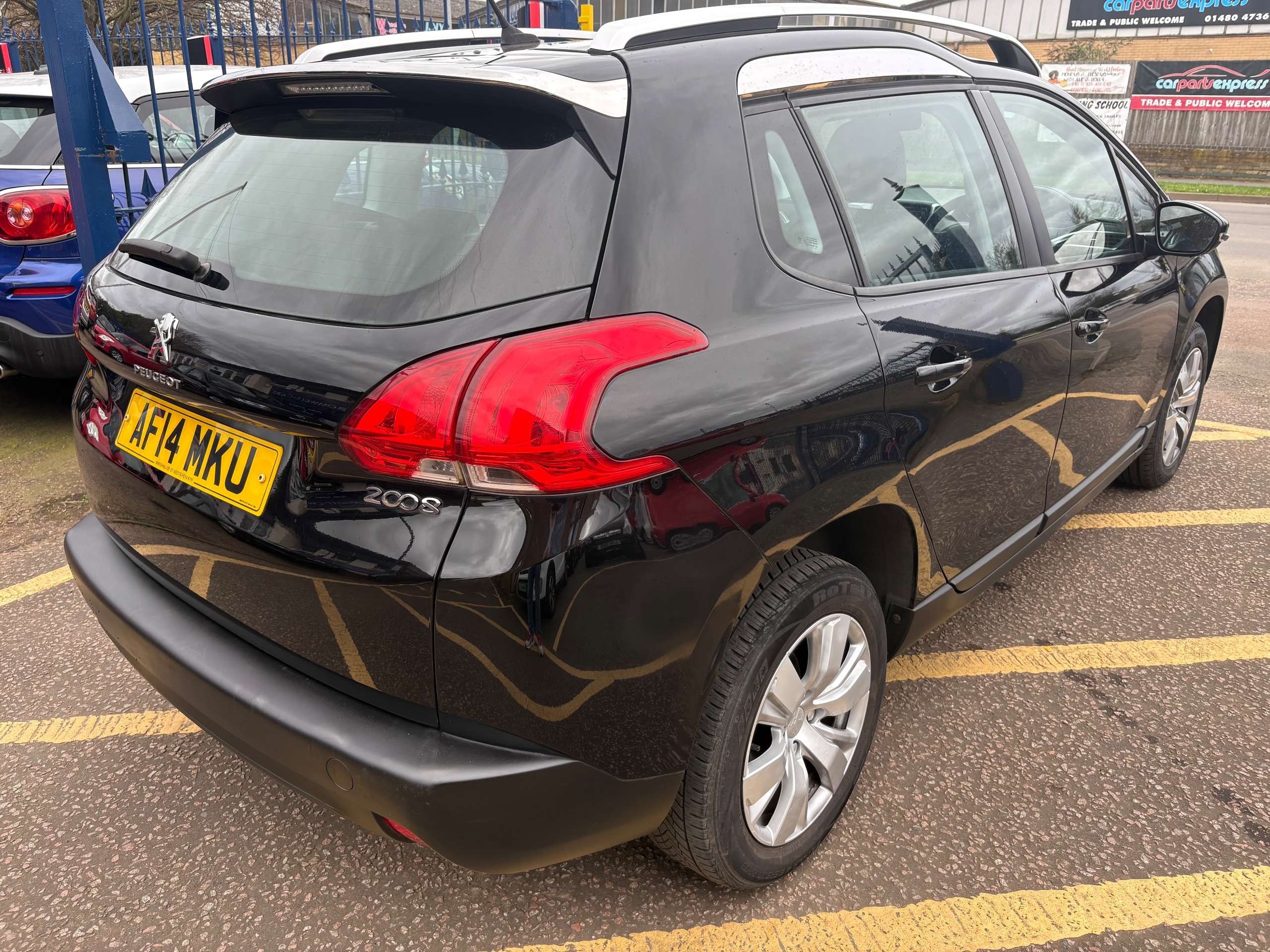 A 2014 PEUGEOT 2008 1.4 HDi Active SUV 5dr Diesel Manual Euro 5 (70 ps) A 2014 PEUGEOT 2008 1.4 HDi Active SUV 5dr Diesel Manual Euro 5 (70 ps)