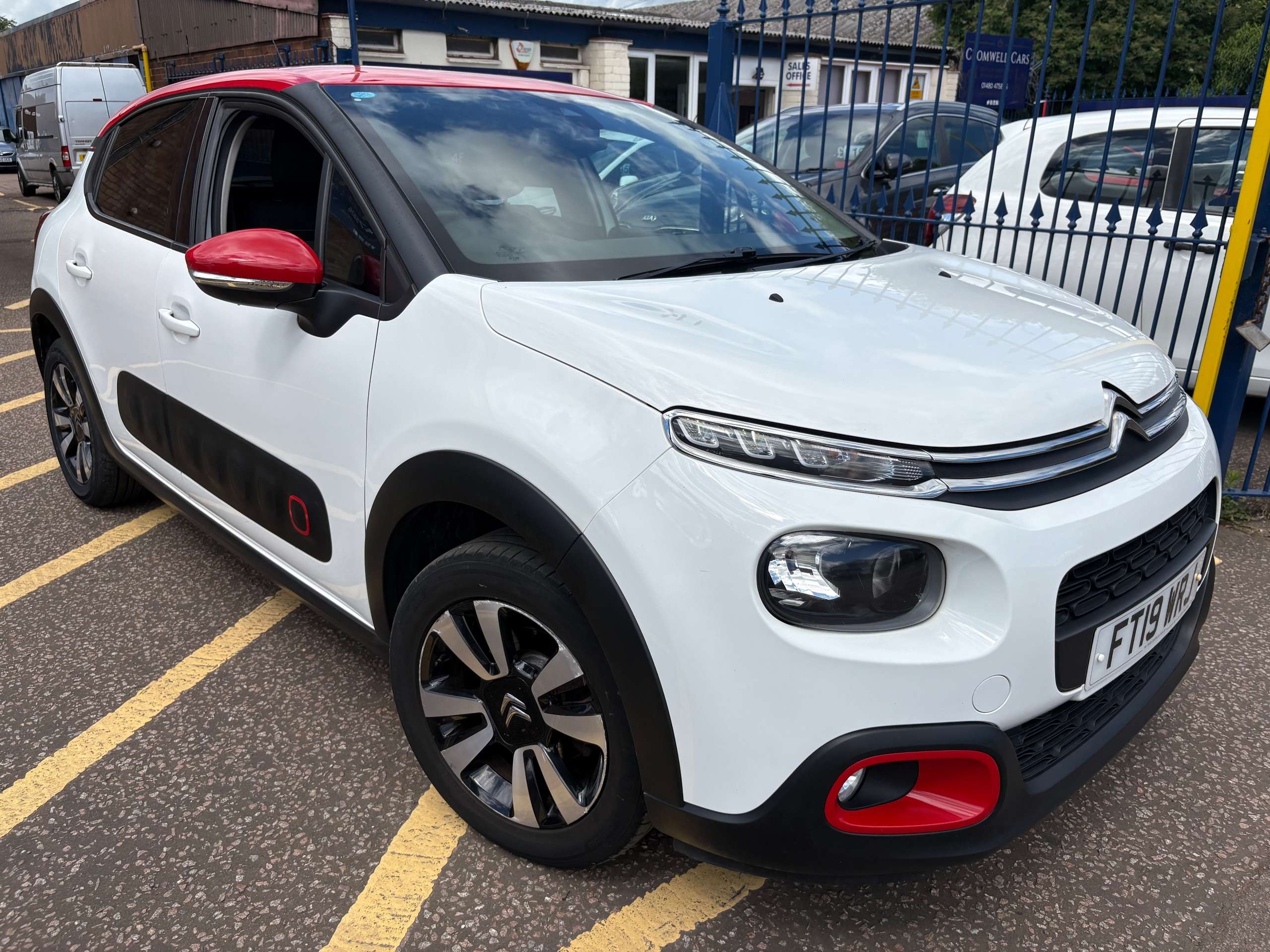 A 2019 CITROEN C3 1.5 BlueHDi Flair Hatchback 5dr Diesel Manual Euro 6 (s/s) (100 ps) A 2019 CITROEN C3 1.5 BlueHDi Flair Hatchback 5dr Diesel Manual Euro 6 (s/s) (100 ps)