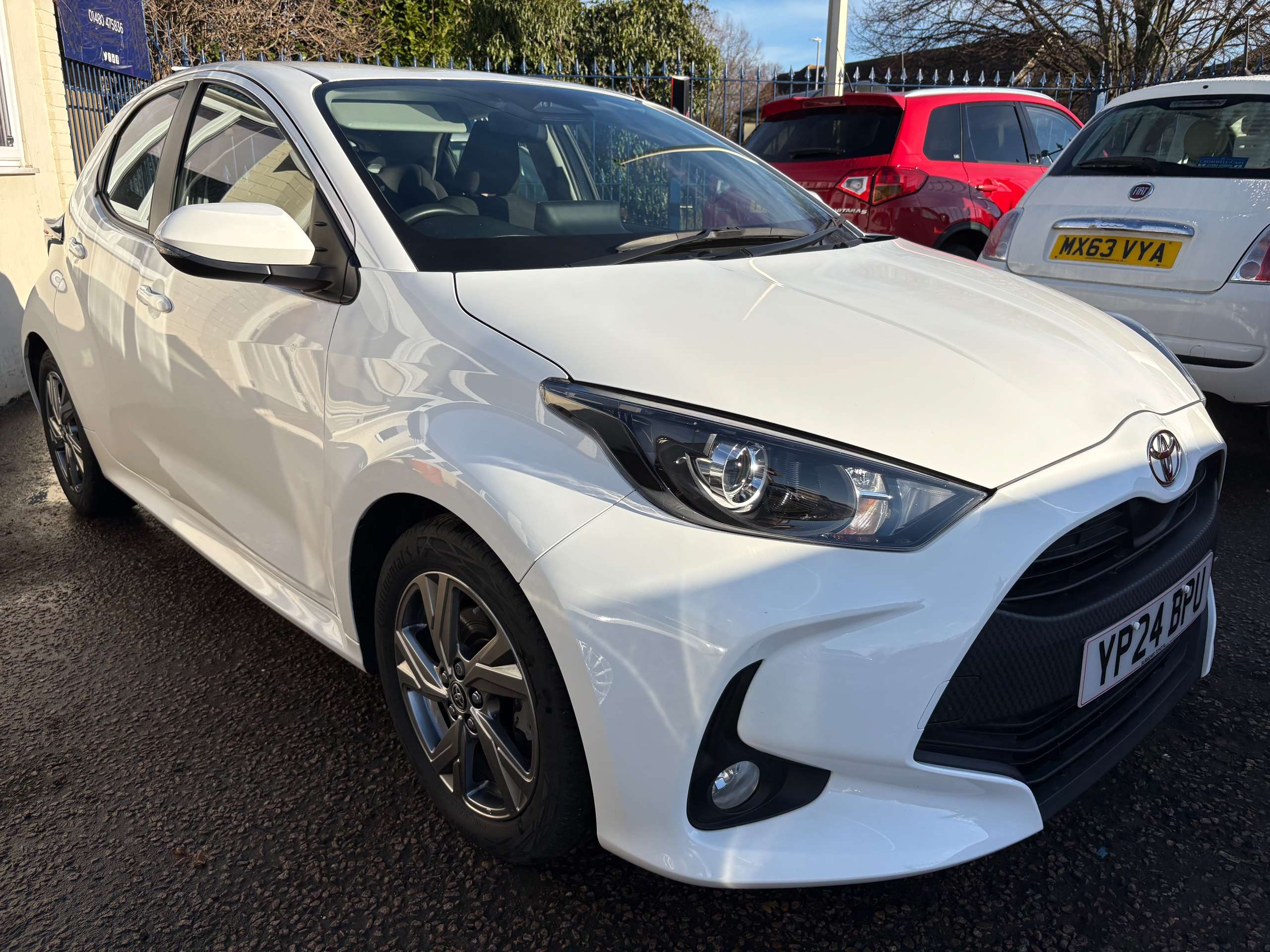 A 2024 TOYOTA YARIS 1.5 VVT-h Icon Hatchback 5dr Petrol Hybrid Automatic A 2024 TOYOTA YARIS 1.5 VVT-h Icon Hatchback 5dr Petrol Hybrid Automatic