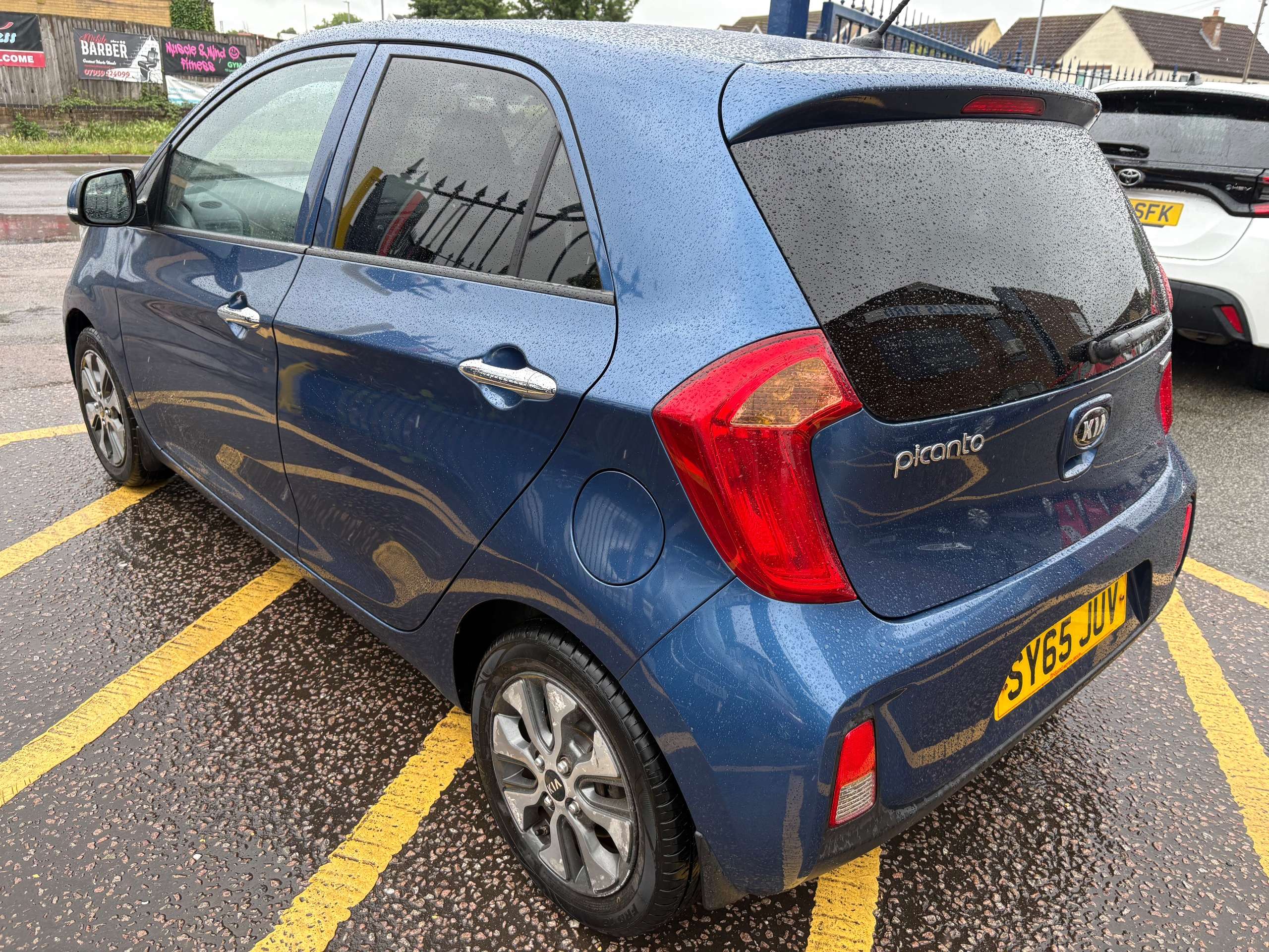 A 2015 KIA PICANTO 1.0 EcoDynamics 2 Hatchback 5dr Petrol Manual Euro 5 (s/s) (68 bhp) A 2015 KIA PICANTO 1.0 EcoDynamics 2 Hatchback 5dr Petrol Manual Euro 5 (s/s) (68 bhp)