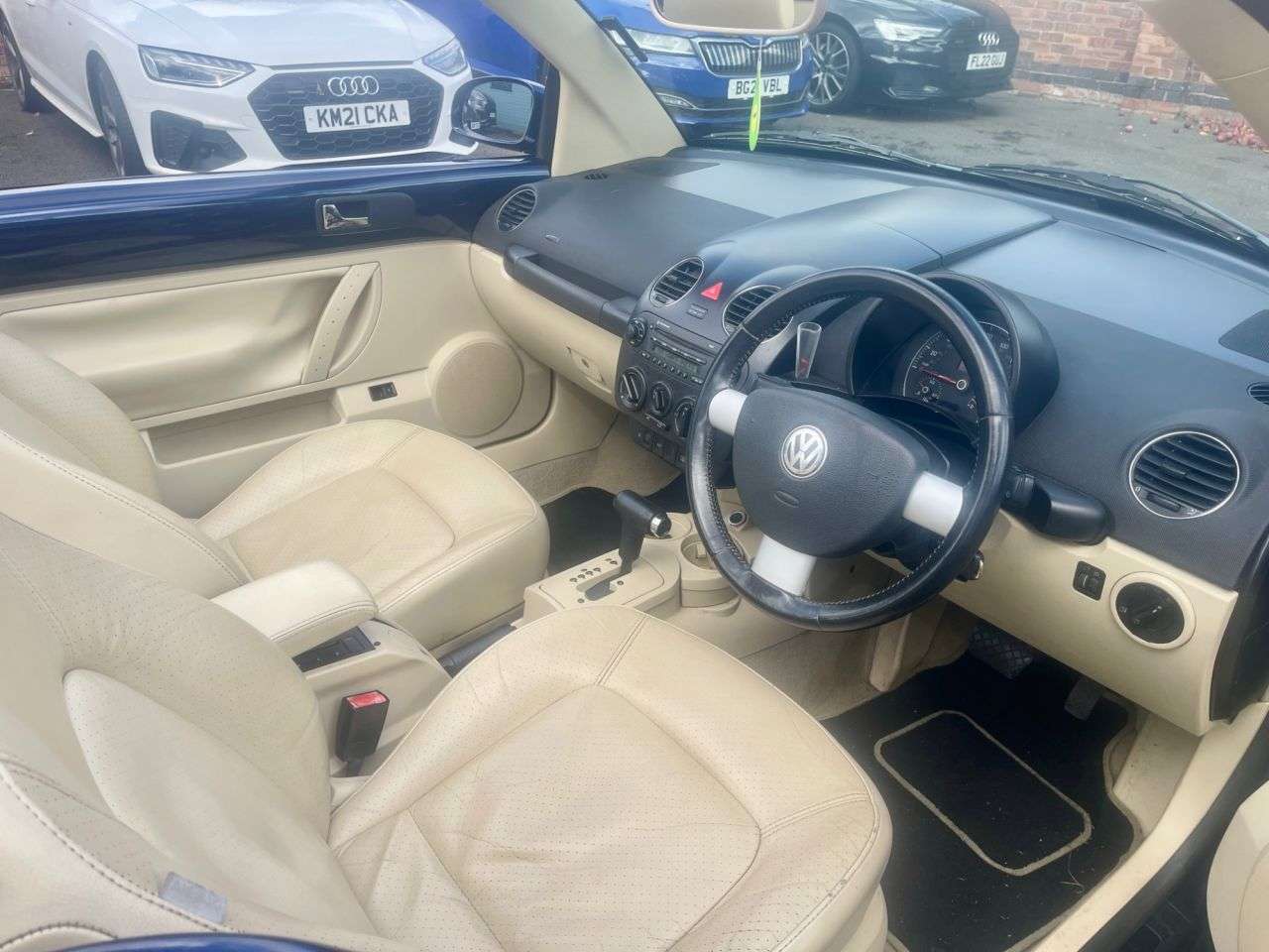 A 2006 VOLKSWAGEN BEETLE 2.0 S Cabriolet 2dr Petrol Auto Euro 4 (115 ps) A 2006 VOLKSWAGEN BEETLE 2.0 S Cabriolet 2dr Petrol Auto Euro 4 (115 ps)