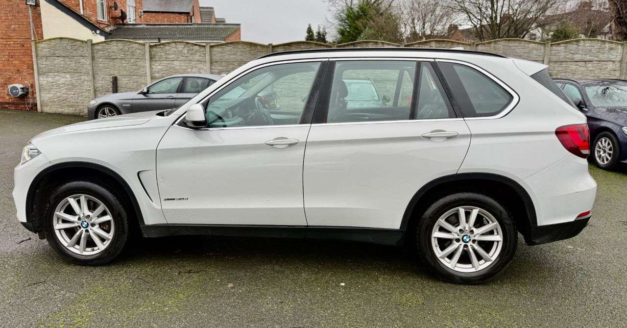 A 2014 BMW X5 3.0 30d SE SUV 5dr Diesel Auto xDrive Euro 6 (s/s) (258 ps) 7 SEATER A 2014 BMW X5 3.0 30d SE SUV 5dr Diesel Auto xDrive Euro 6 (s/s) (258 ps) 7 SEATER