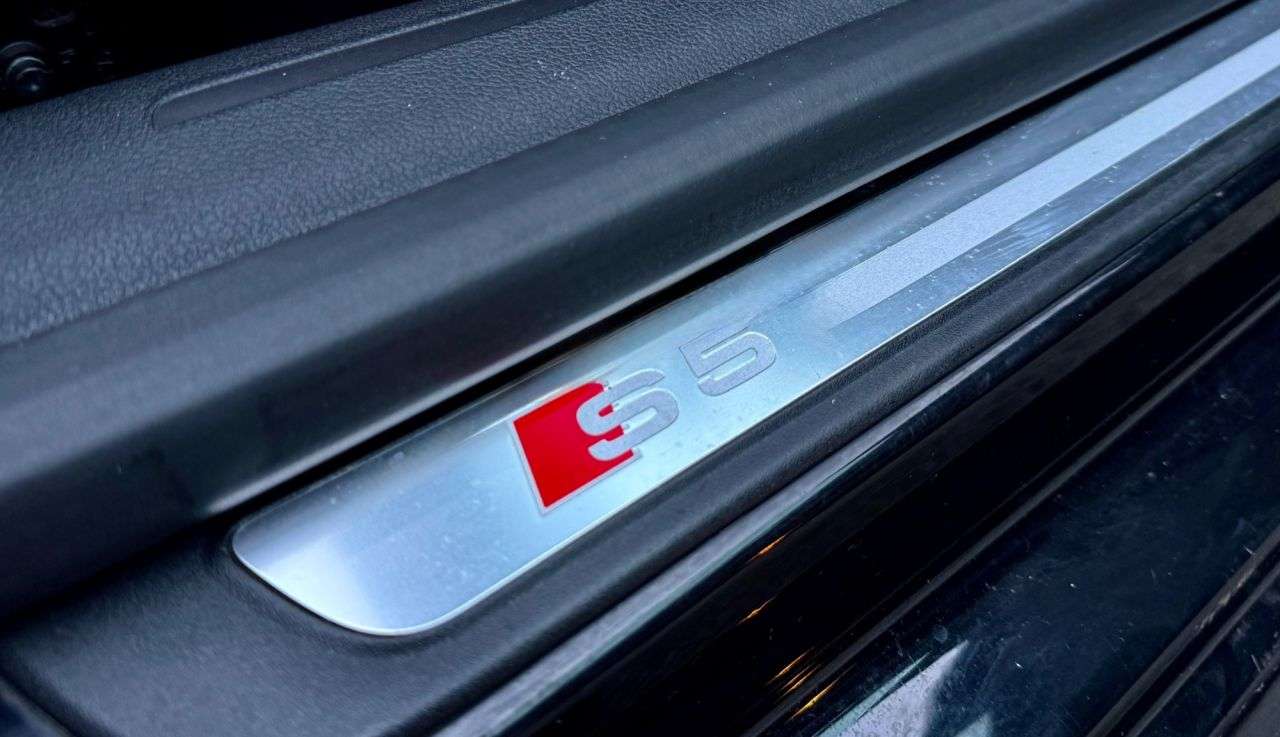 A 2014 AUDI S5 3.0 TFSI V6 Cabriolet 2dr Petrol S Tronic quattro Euro 5 (s/s) (333 ps) A 2014 AUDI S5 3.0 TFSI V6 Cabriolet 2dr Petrol S Tronic quattro Euro 5 (s/s) (333 ps)