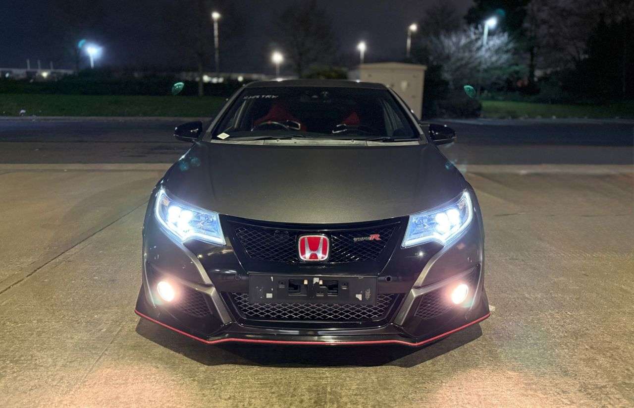 A 2015 HONDA CIVIC 2.0 i-VTEC Type R GT Hatchback 5dr Petrol Manual Euro 6 (s/s) (310 ps) A 2015 HONDA CIVIC 2.0 i-VTEC Type R GT Hatchback 5dr Petrol Manual Euro 6 (s/s) (310 ps)