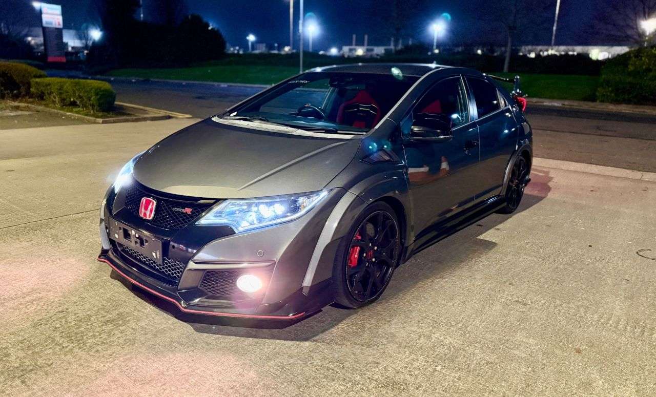 A 2015 HONDA CIVIC 2.0 i-VTEC Type R GT Hatchback 5dr Petrol Manual Euro 6 (s/s) (310 ps) A 2015 HONDA CIVIC 2.0 i-VTEC Type R GT Hatchback 5dr Petrol Manual Euro 6 (s/s) (310 ps)
