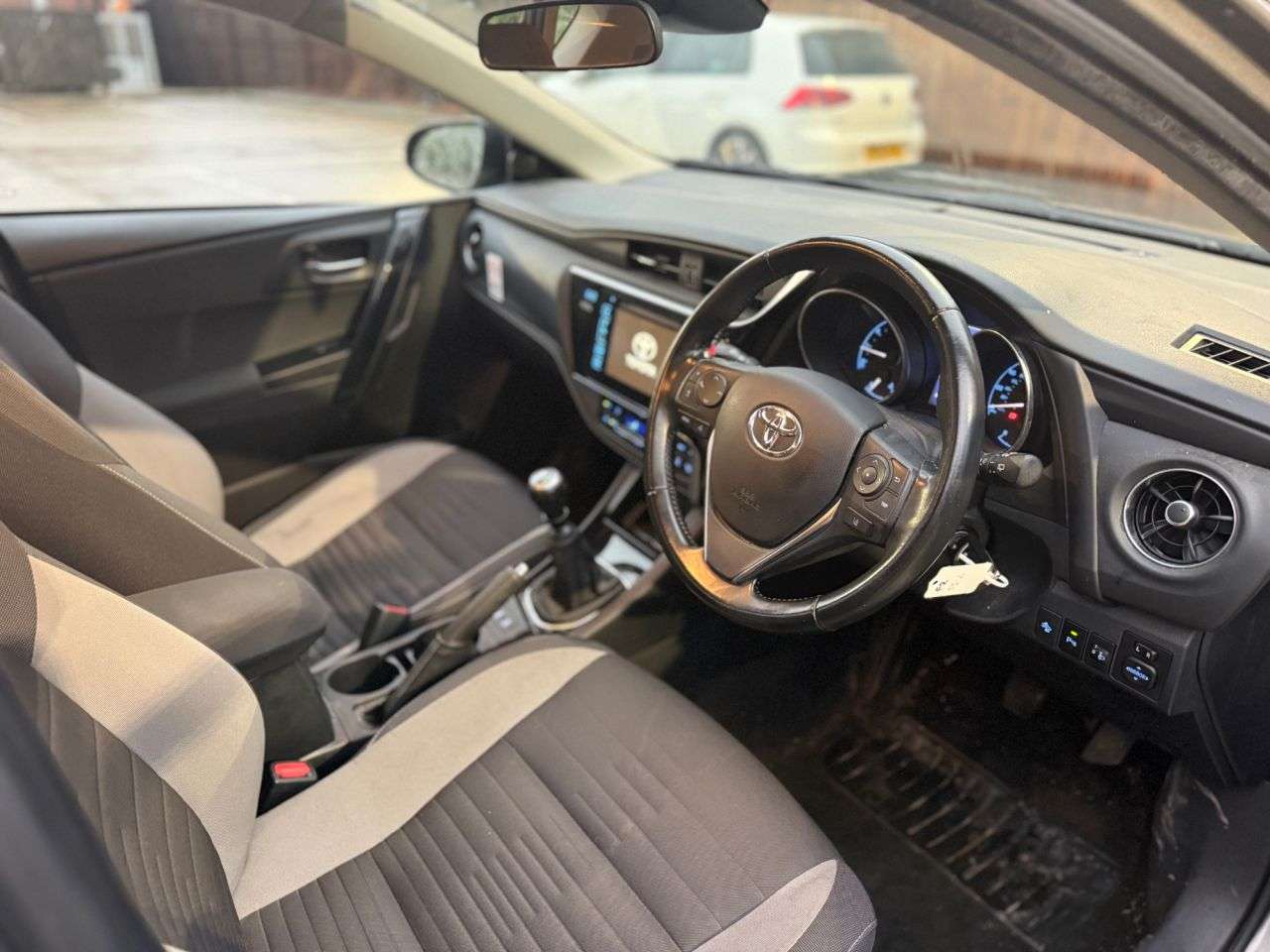 A 2017 TOYOTA AURIS 1.2 VVT-i Icon Hatchback 5dr Petrol Manual Euro 6 (s/s) (Safety Sense) (116 A 2017 TOYOTA AURIS 1.2 VVT-i Icon Hatchback 5dr Petrol Manual Euro 6 (s/s) (Safety Sense) (116