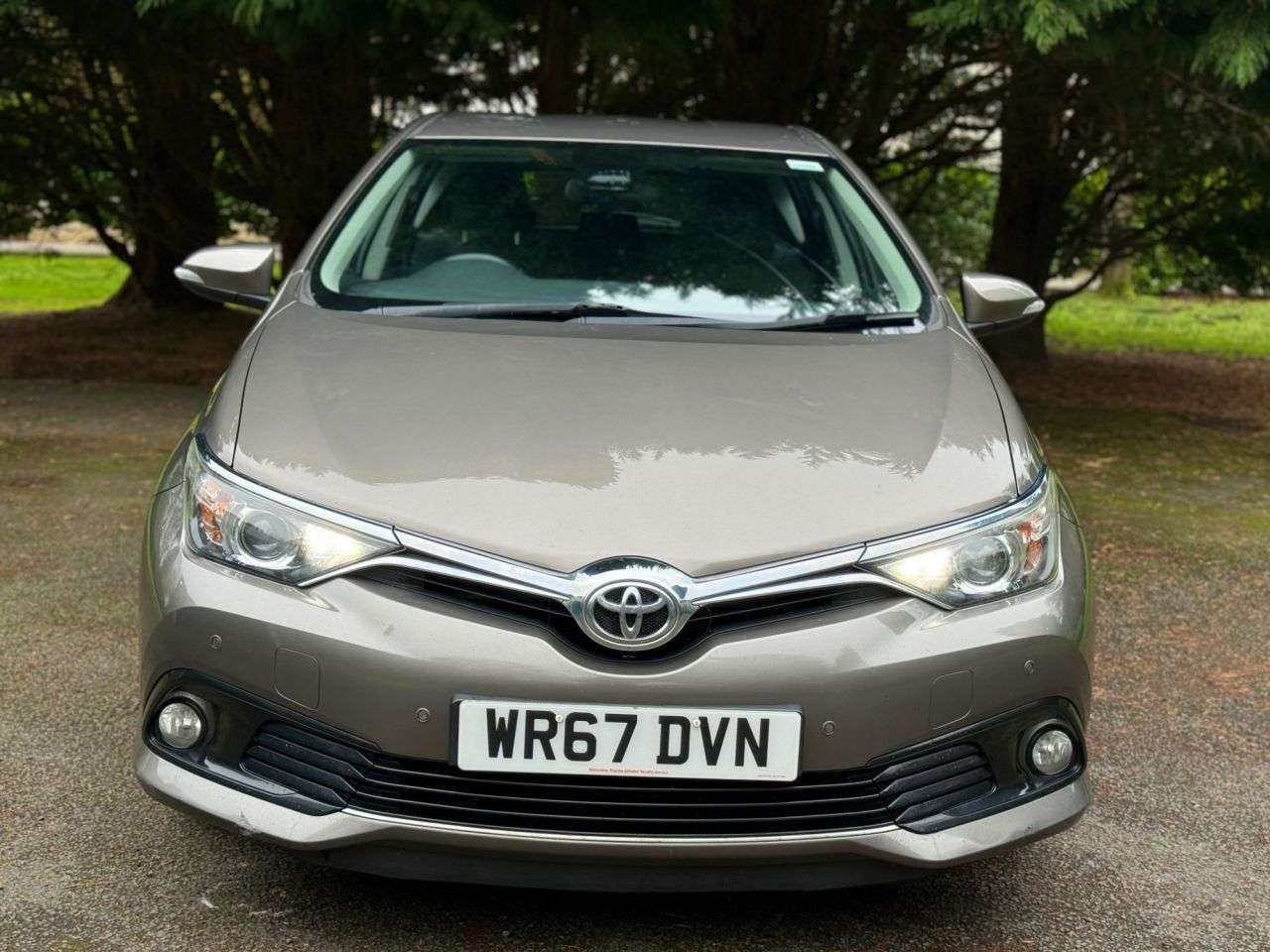 A 2017 TOYOTA AURIS 1.2 VVT-i Icon Hatchback 5dr Petrol Manual Euro 6 (s/s) (Safety Sense) (116 A 2017 TOYOTA AURIS 1.2 VVT-i Icon Hatchback 5dr Petrol Manual Euro 6 (s/s) (Safety Sense) (116