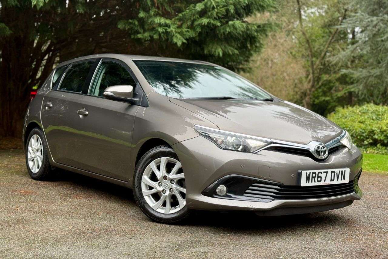 A 2017 TOYOTA AURIS 1.2 VVT-i Icon Hatchback 5dr Petrol Manual Euro 6 (s/s) (Safety Sense) (116 A 2017 TOYOTA AURIS 1.2 VVT-i Icon Hatchback 5dr Petrol Manual Euro 6 (s/s) (Safety Sense) (116