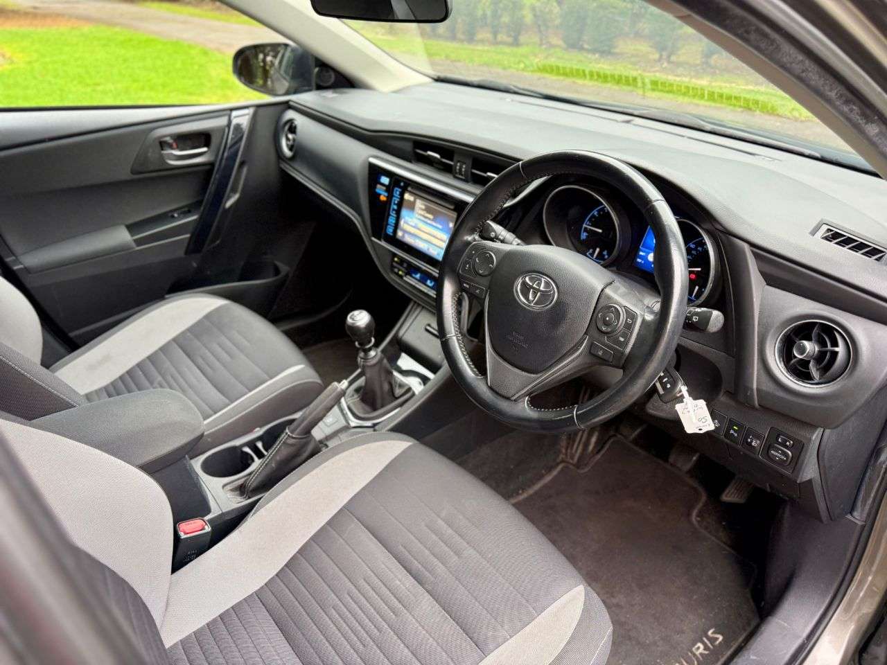 A 2017 TOYOTA AURIS 1.2 VVT-i Icon Hatchback 5dr Petrol Manual Euro 6 (s/s) (Safety Sense) (116 A 2017 TOYOTA AURIS 1.2 VVT-i Icon Hatchback 5dr Petrol Manual Euro 6 (s/s) (Safety Sense) (116