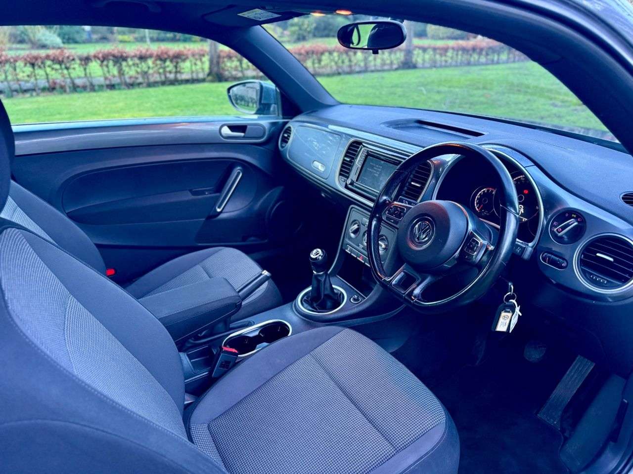 A 2016 VOLKSWAGEN BEETLE 1.2 TSI BlueMotion Tech Design Hatchback 3dr Petrol Manual Euro 6 (s/s) (10 A 2016 VOLKSWAGEN BEETLE 1.2 TSI BlueMotion Tech Design Hatchback 3dr Petrol Manual Euro 6 (s/s) (10