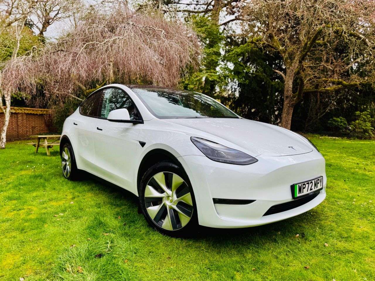 A 2022 TESLA MODEL Y (Dual Motor) Long Range SUV 5dr Electric Auto 4WDE (384 bhp) A 2022 TESLA MODEL Y (Dual Motor) Long Range SUV 5dr Electric Auto 4WDE (384 bhp)