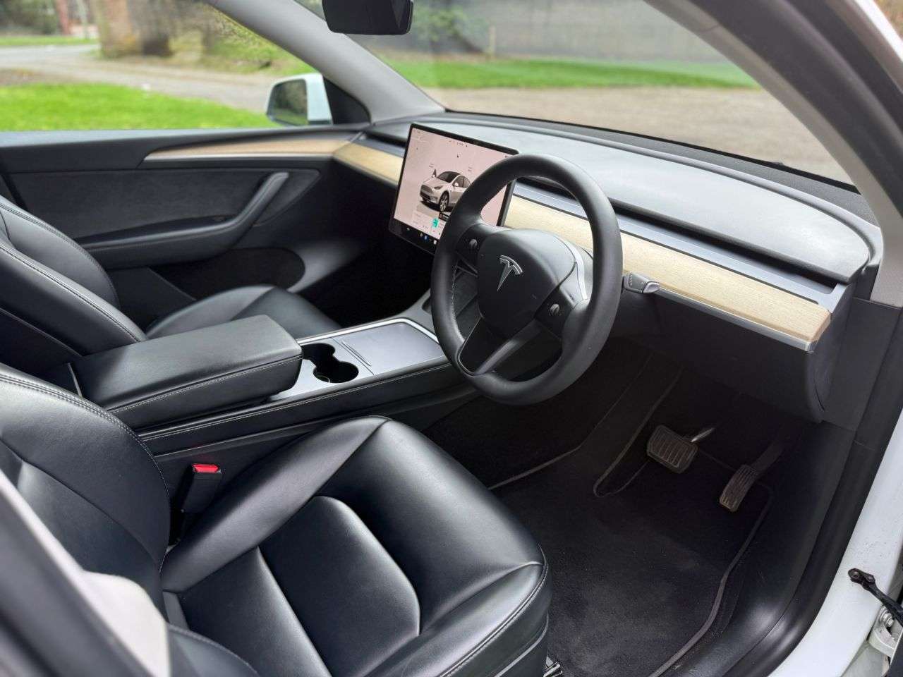 A 2022 TESLA MODEL Y (Dual Motor) Long Range SUV 5dr Electric Auto 4WDE (384 bhp) A 2022 TESLA MODEL Y (Dual Motor) Long Range SUV 5dr Electric Auto 4WDE (384 bhp)