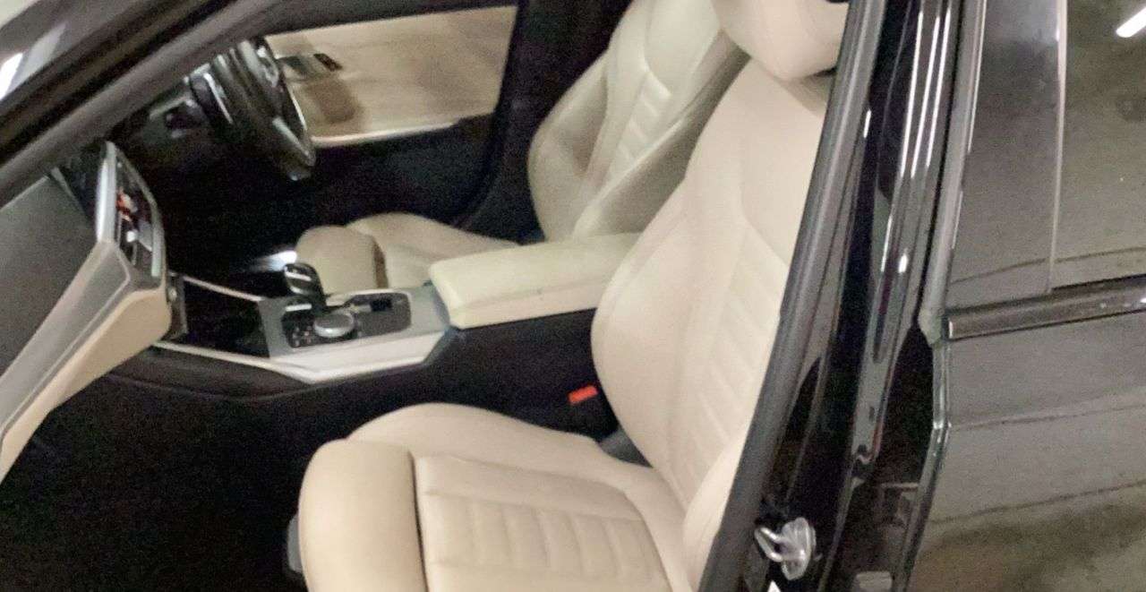 A 2020 BMW 3 SERIES 2.0 320d M Sport Saloon 4dr Diesel Auto Euro 6 (s/s) (190 ps) A 2020 BMW 3 SERIES 2.0 320d M Sport Saloon 4dr Diesel Auto Euro 6 (s/s) (190 ps)