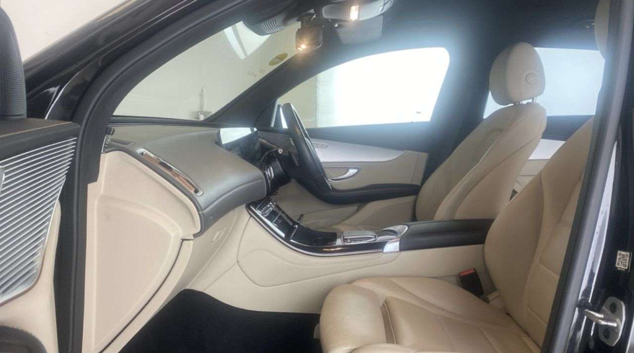 A 2022 MERCEDES-BENZ EQC EQC 400 80kWh Sport SUV 5dr Electric Auto 4MATIC (408 ps) A 2022 MERCEDES-BENZ EQC EQC 400 80kWh Sport SUV 5dr Electric Auto 4MATIC (408 ps)