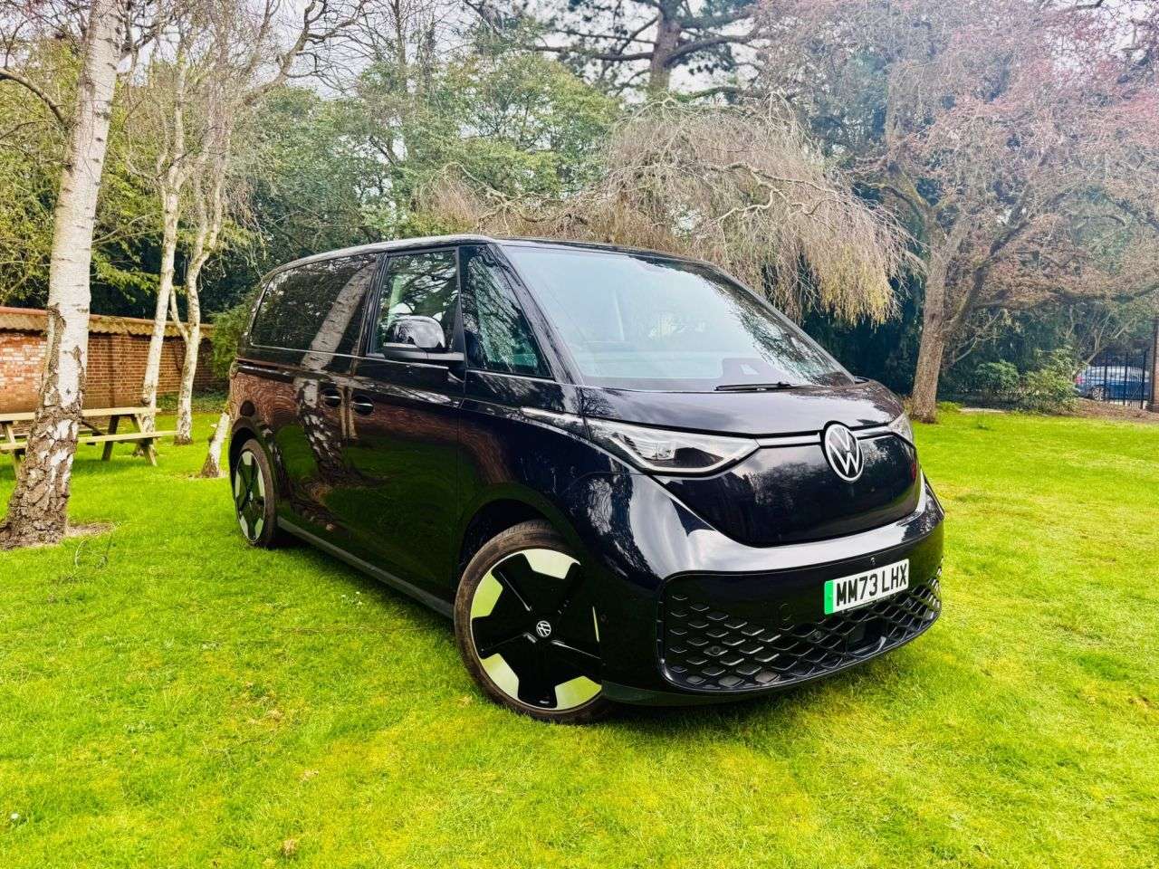 A 2023 VOLKSWAGEN ID. BUZZ Pro 77kWh Style MPV 5dr Electric Auto (204 ps) A 2023 VOLKSWAGEN ID. BUZZ Pro 77kWh Style MPV 5dr Electric Auto (204 ps)