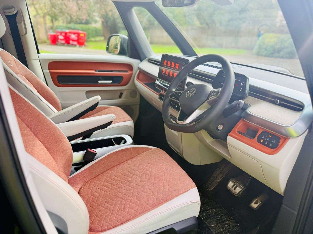 A 2023 VOLKSWAGEN ID. BUZZ Pro 77kWh Style MPV 5dr Electric Auto (204 ps) A 2023 VOLKSWAGEN ID. BUZZ Pro 77kWh Style MPV 5dr Electric Auto (204 ps)